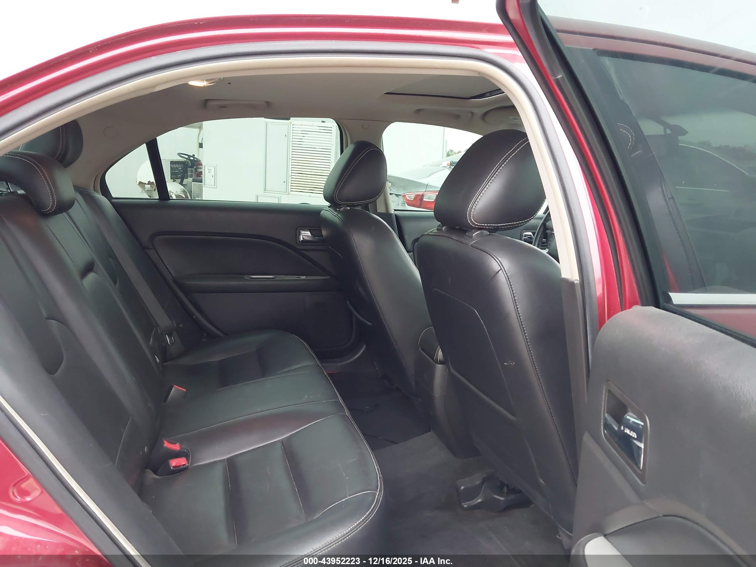 FORD FUSION image 8