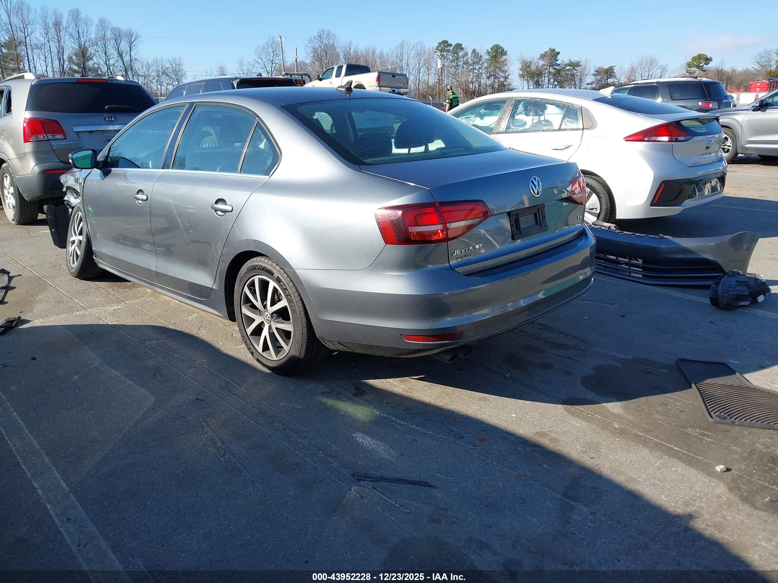 VOLKSWAGEN JETTA image 3