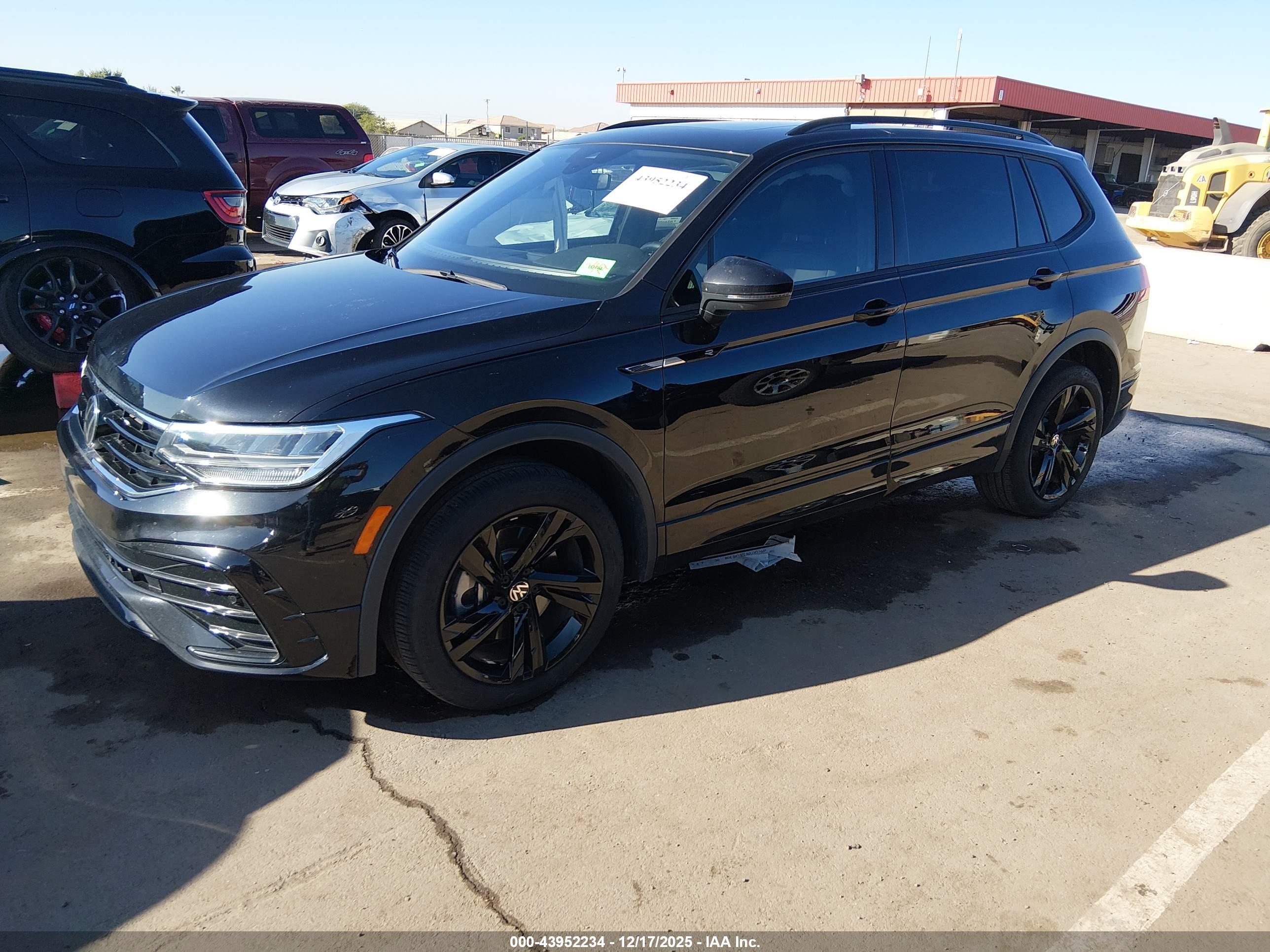 VOLKSWAGEN TIGUAN image 2