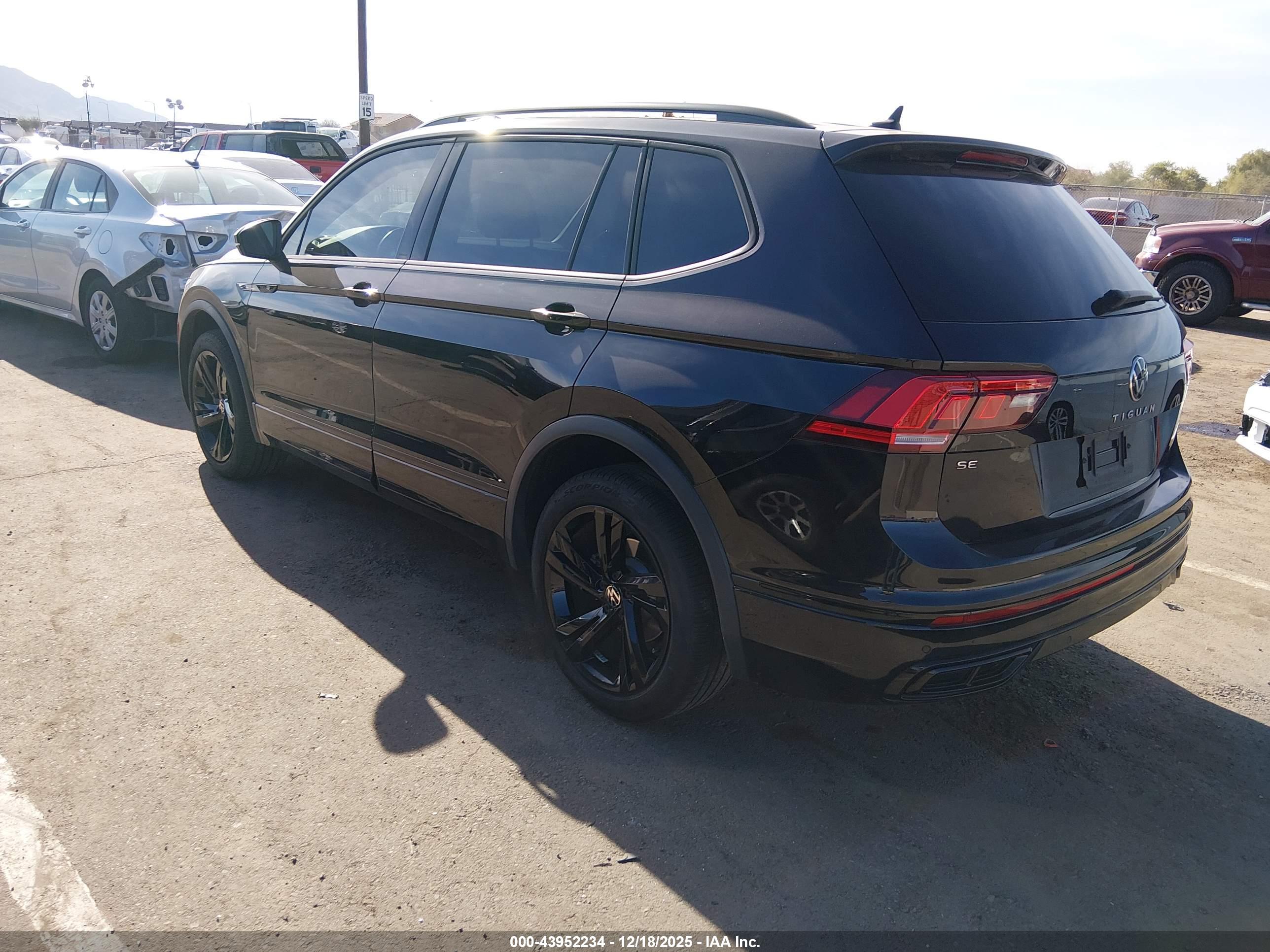 VOLKSWAGEN TIGUAN image 3
