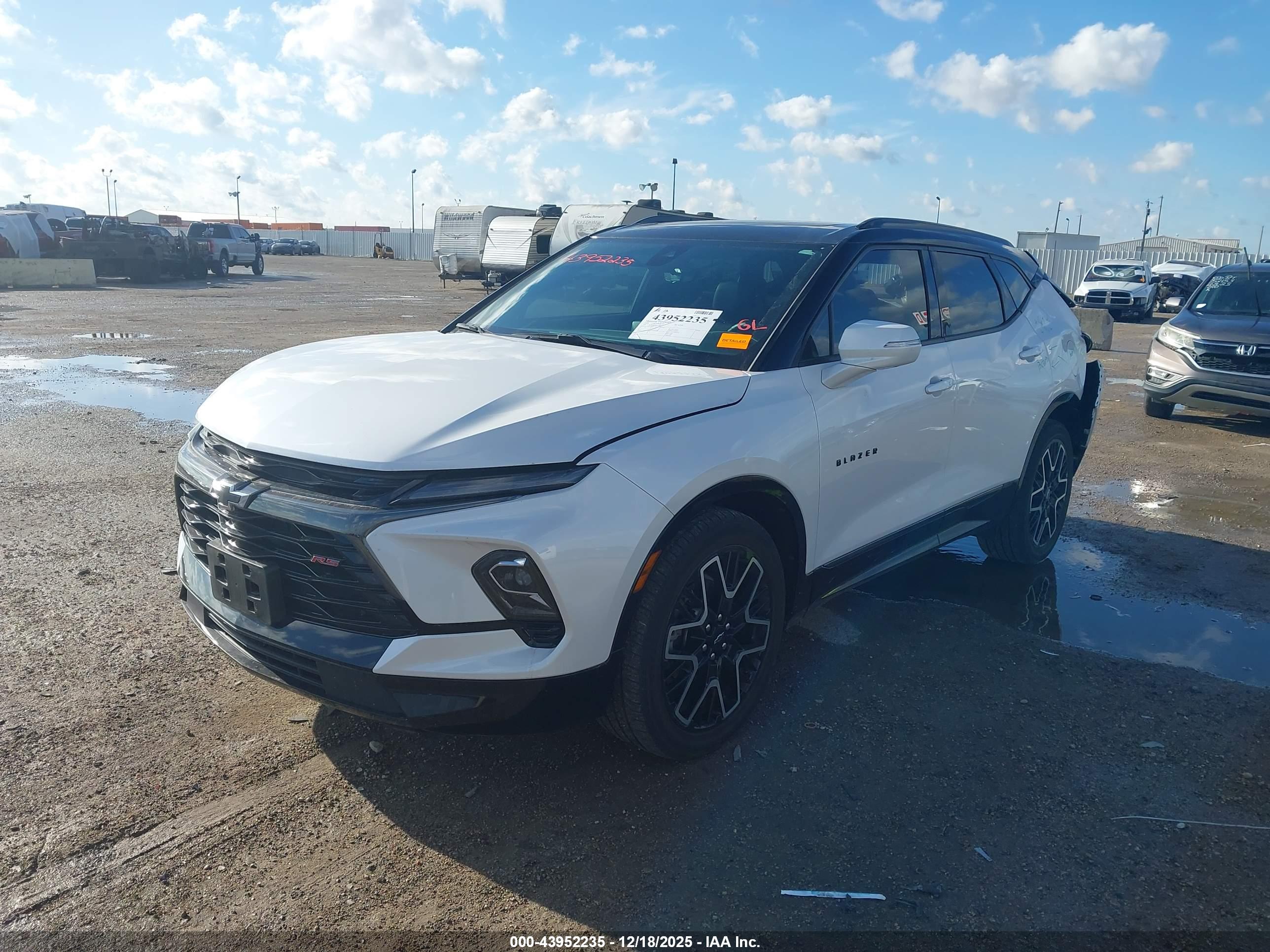 CHEVROLET BLAZER image 2