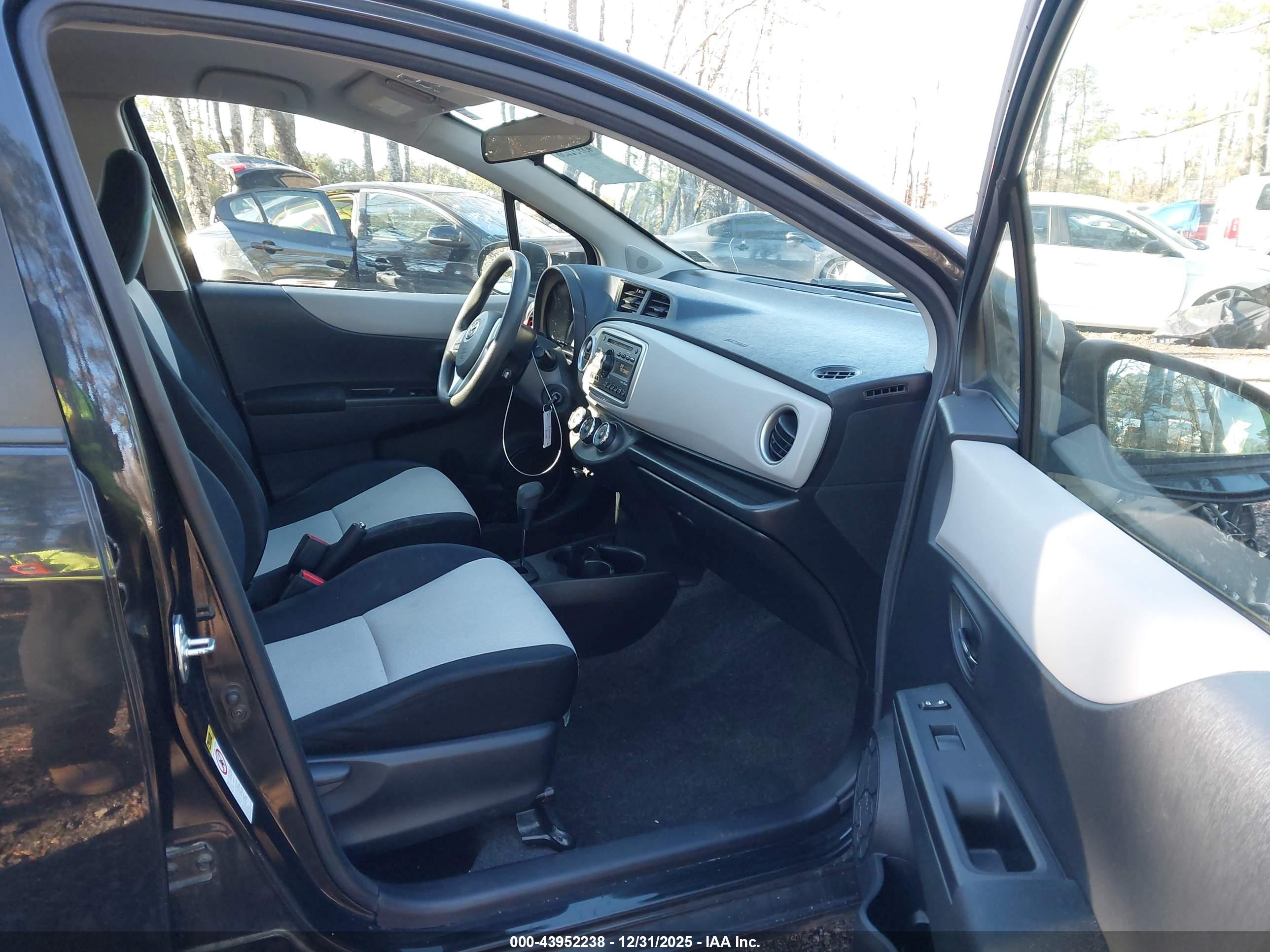 TOYOTA YARIS image 5