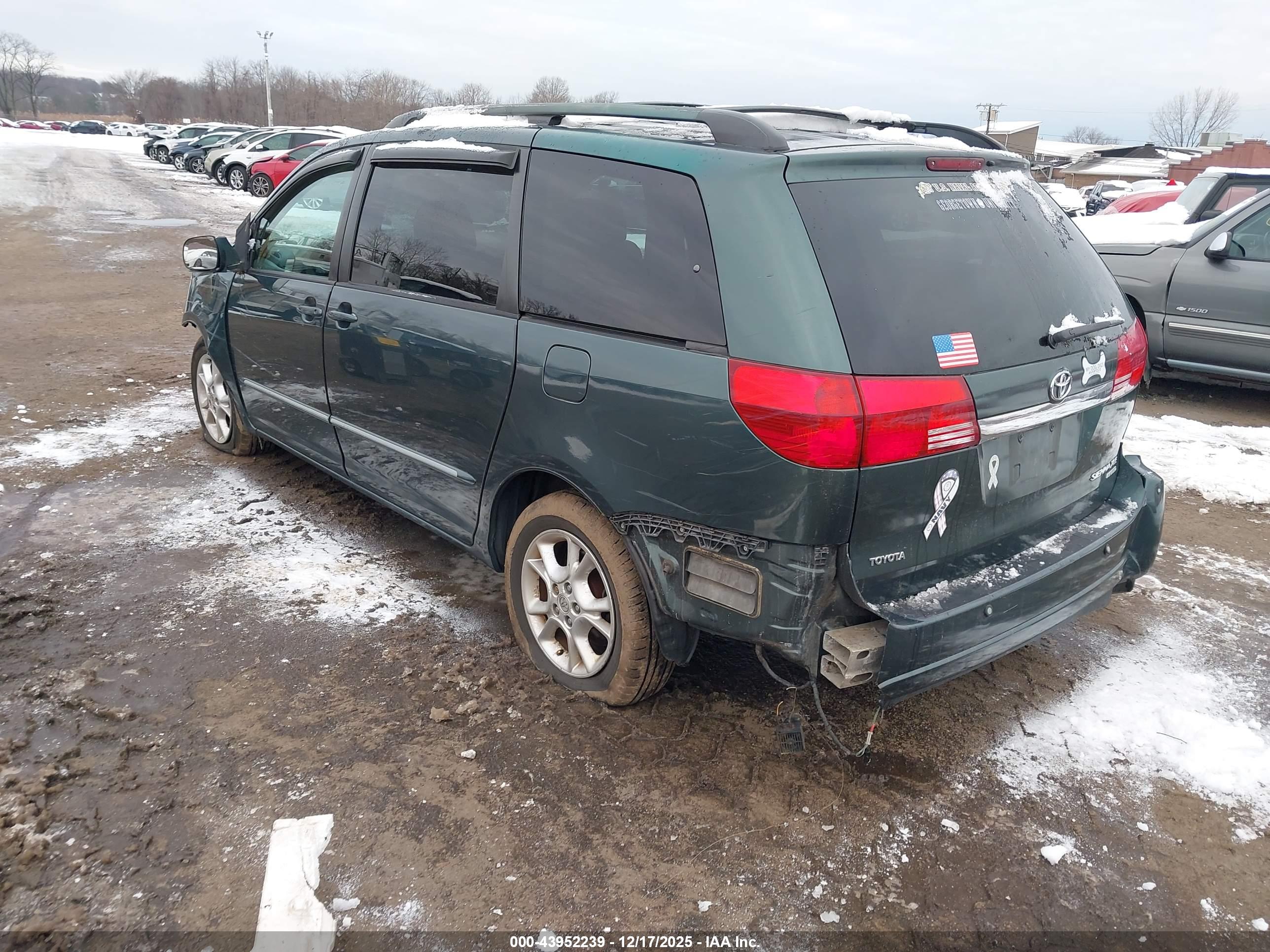 TOYOTA SIENNA image 3