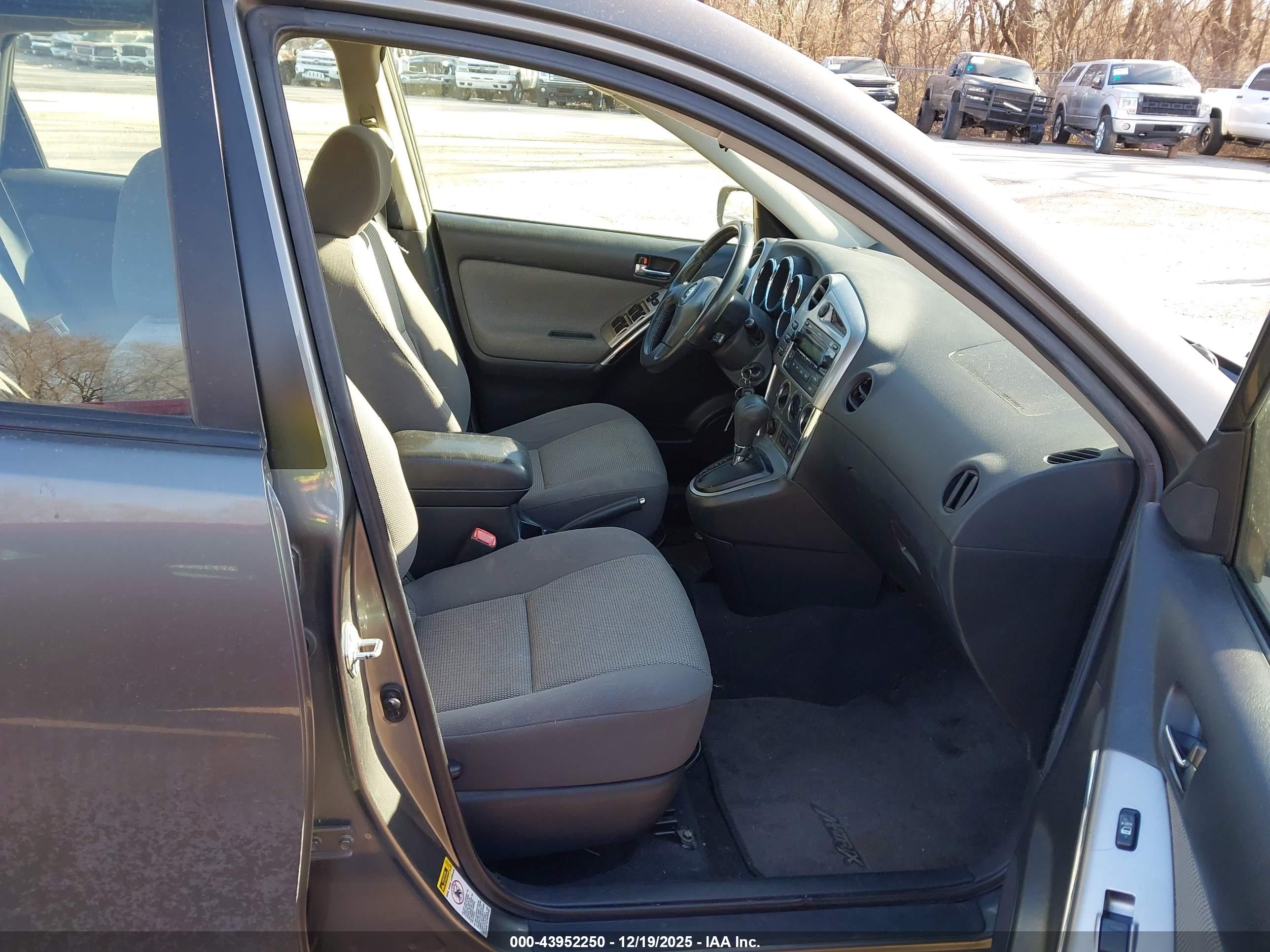 TOYOTA MATRIX image 5