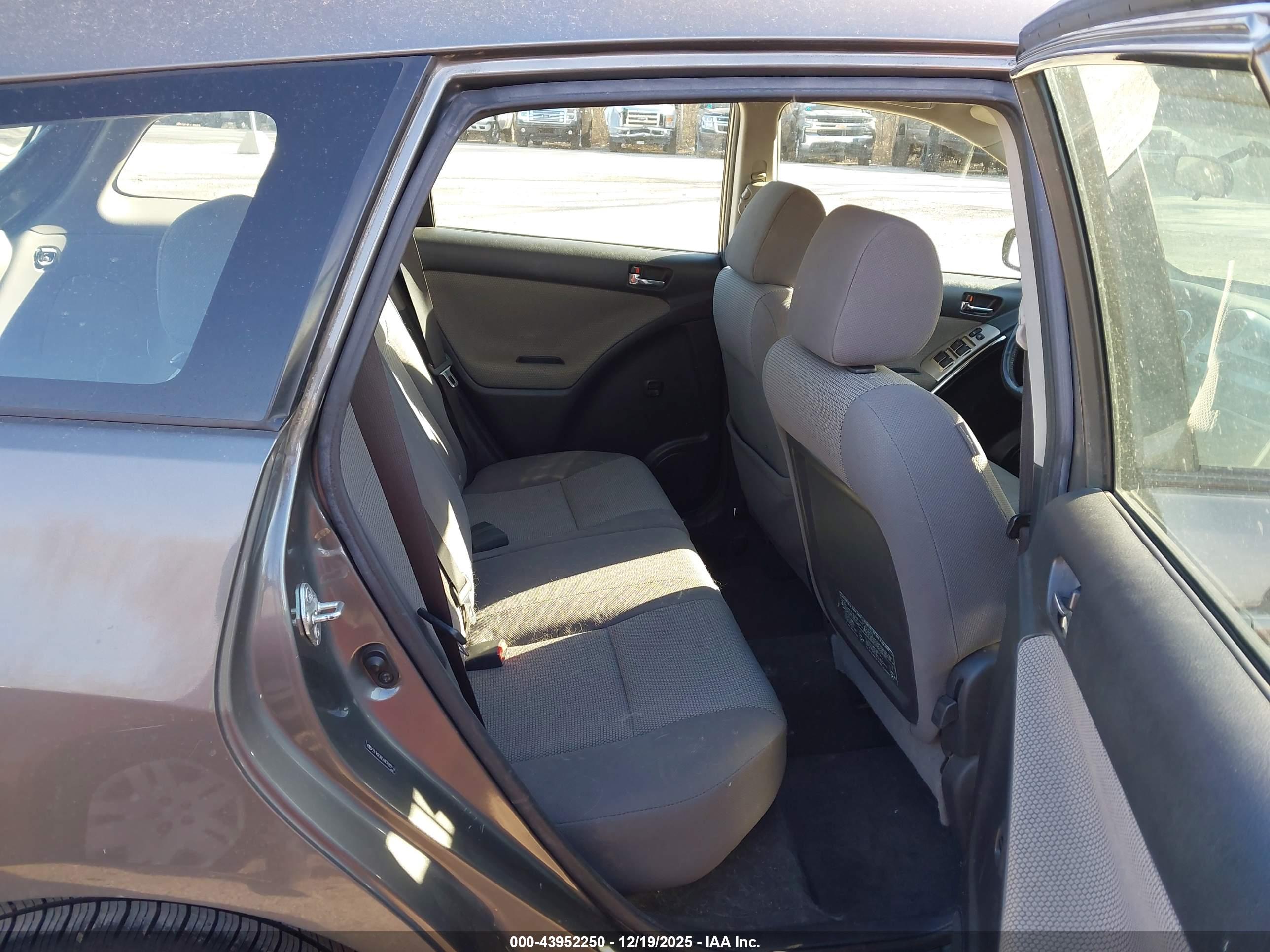 TOYOTA MATRIX image 8