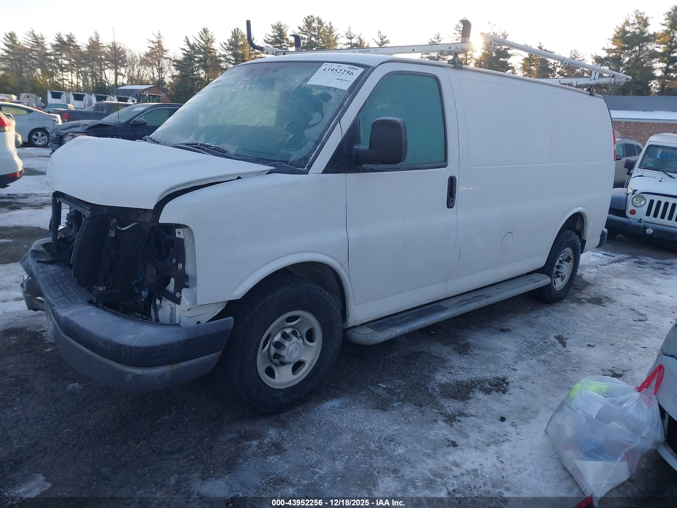 CHEVROLET EXPRESS image 2