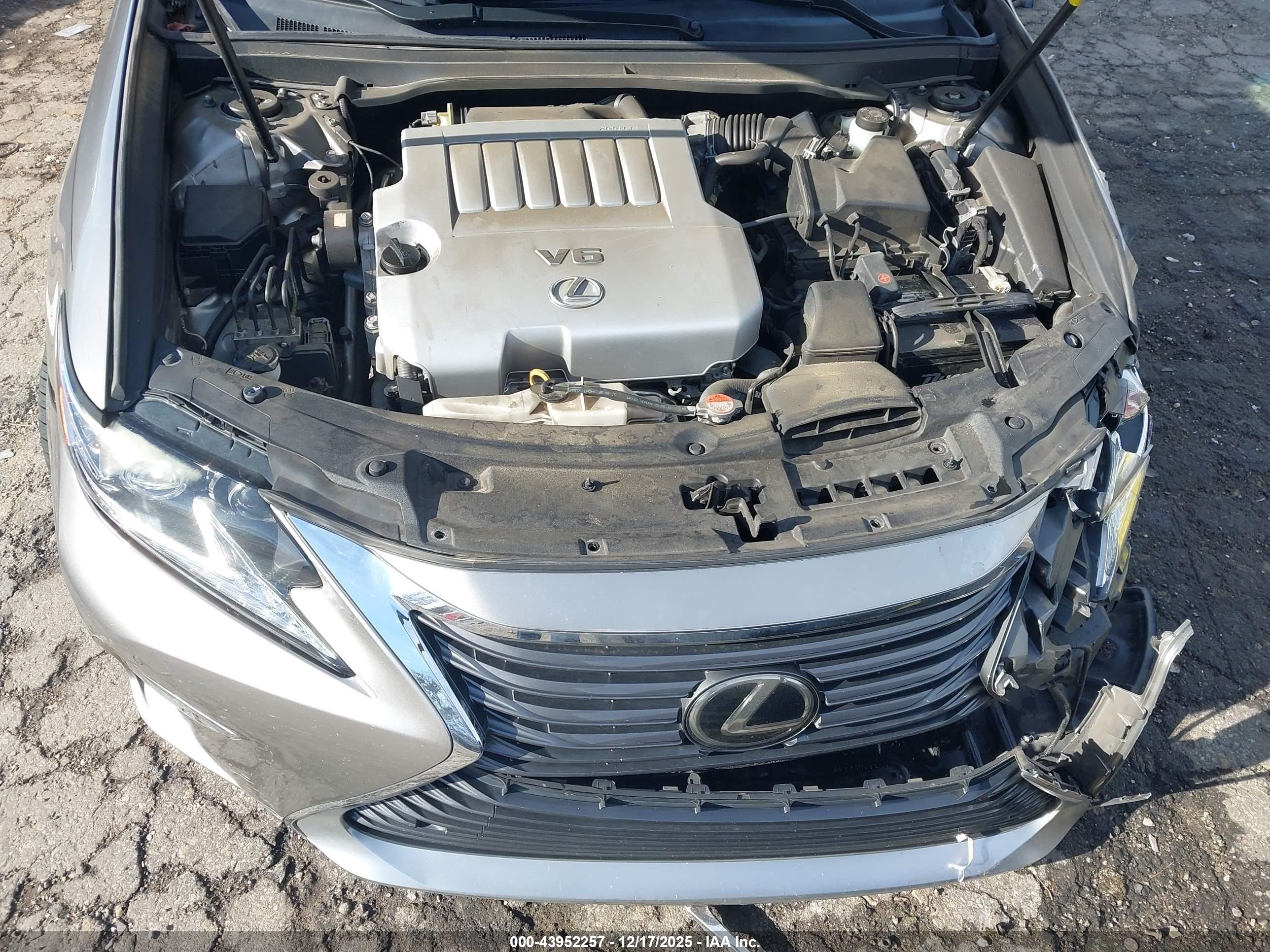 LEXUS ES image 10