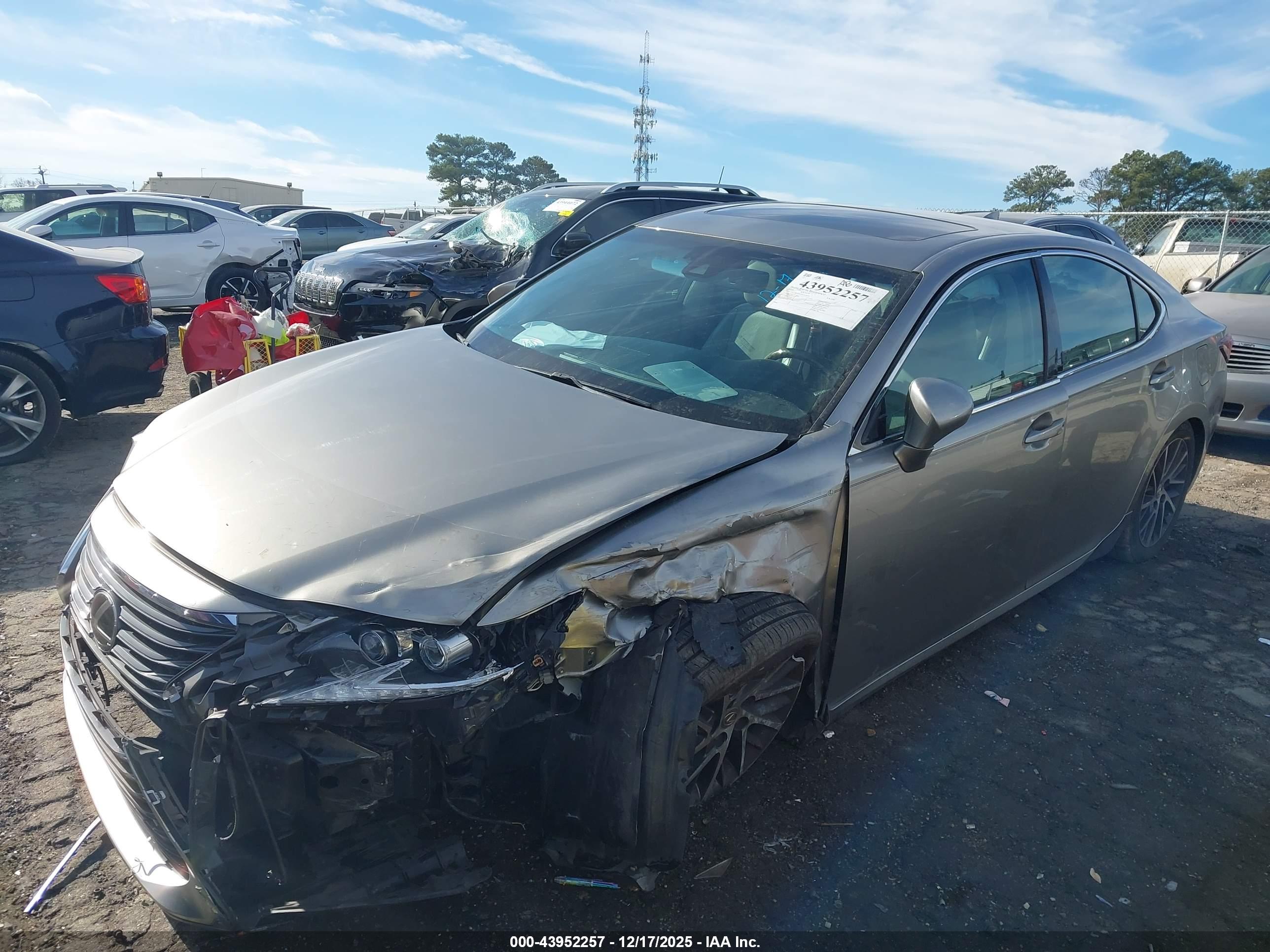 LEXUS ES image 2