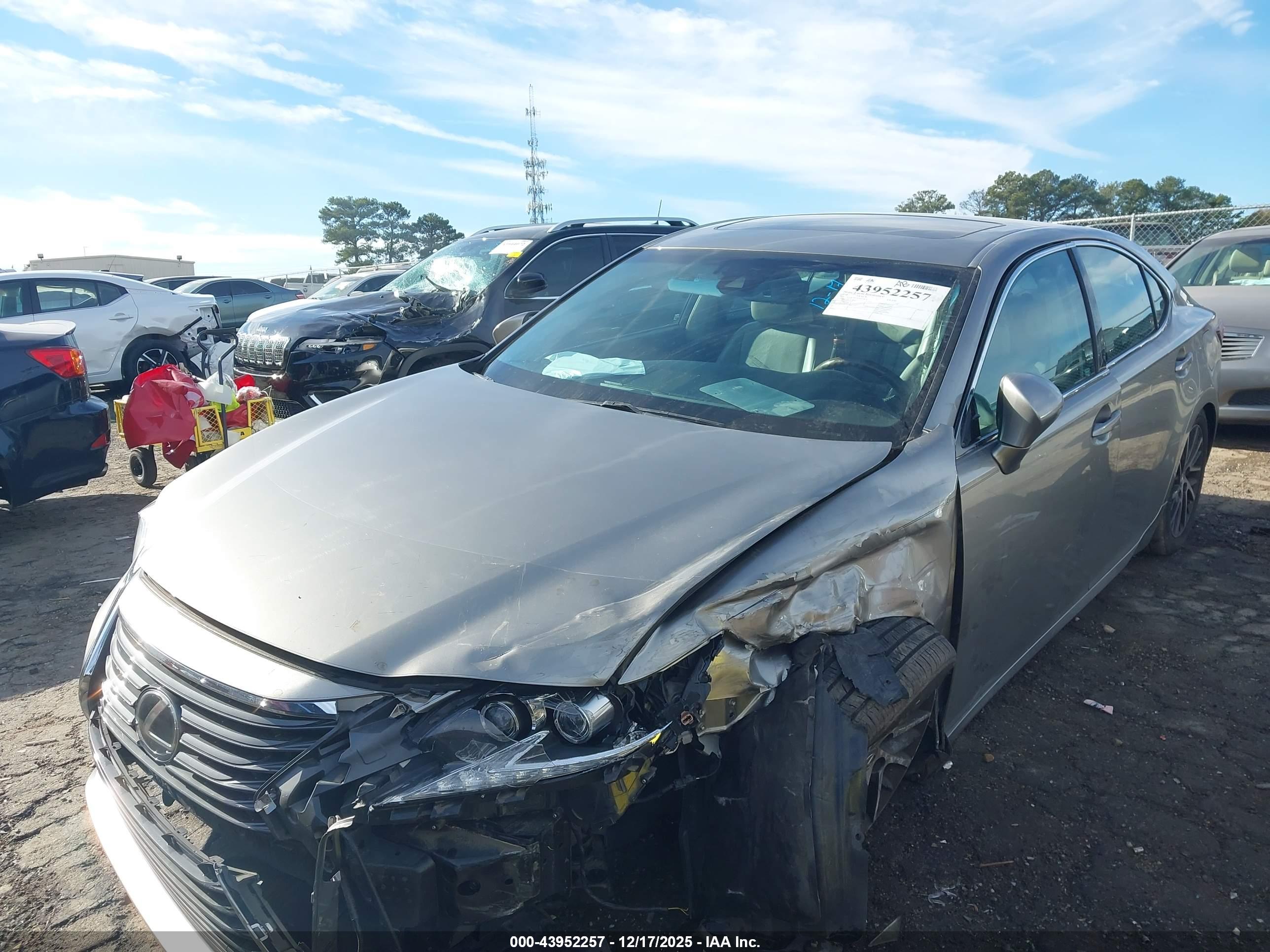 LEXUS ES image 6