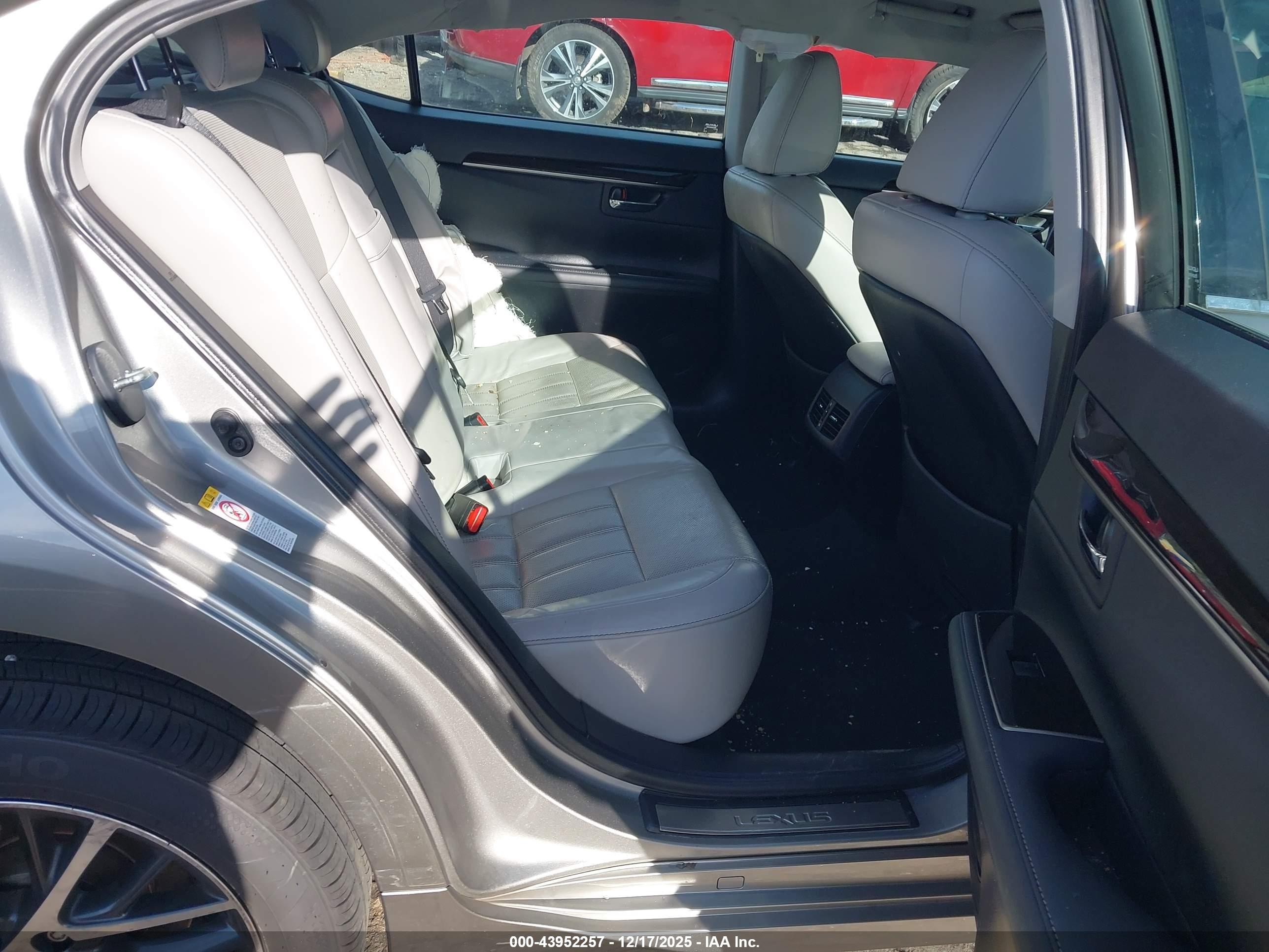 LEXUS ES image 8