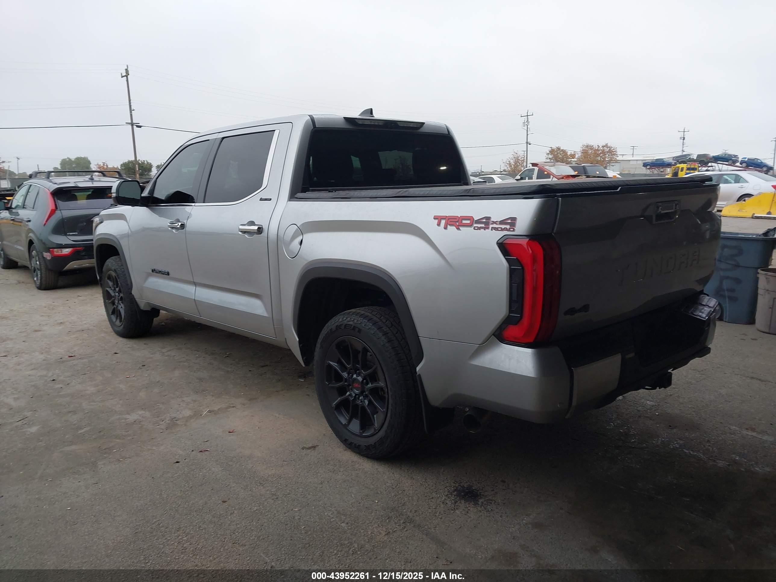 TOYOTA TUNDRA image 3