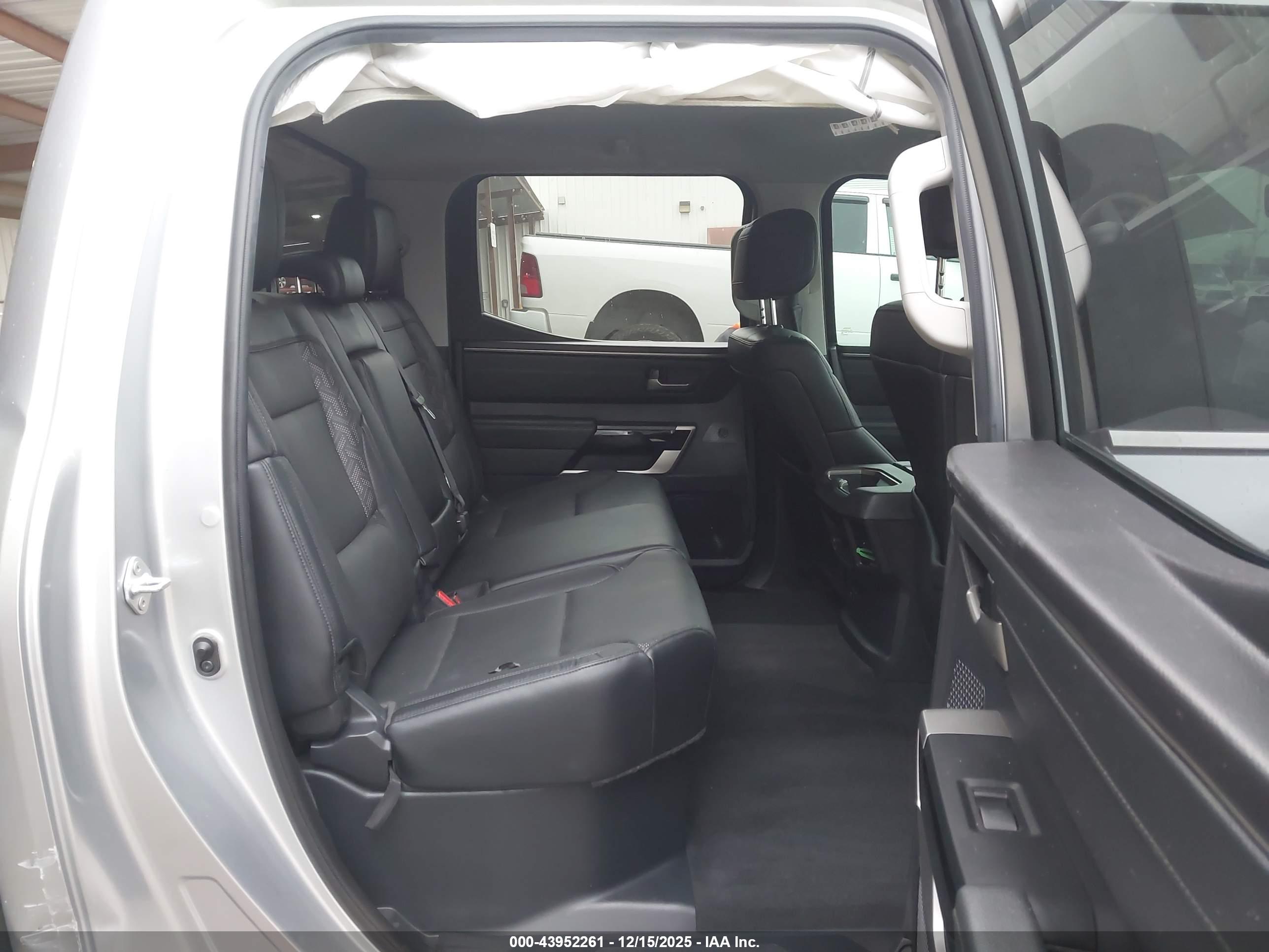 TOYOTA TUNDRA image 8