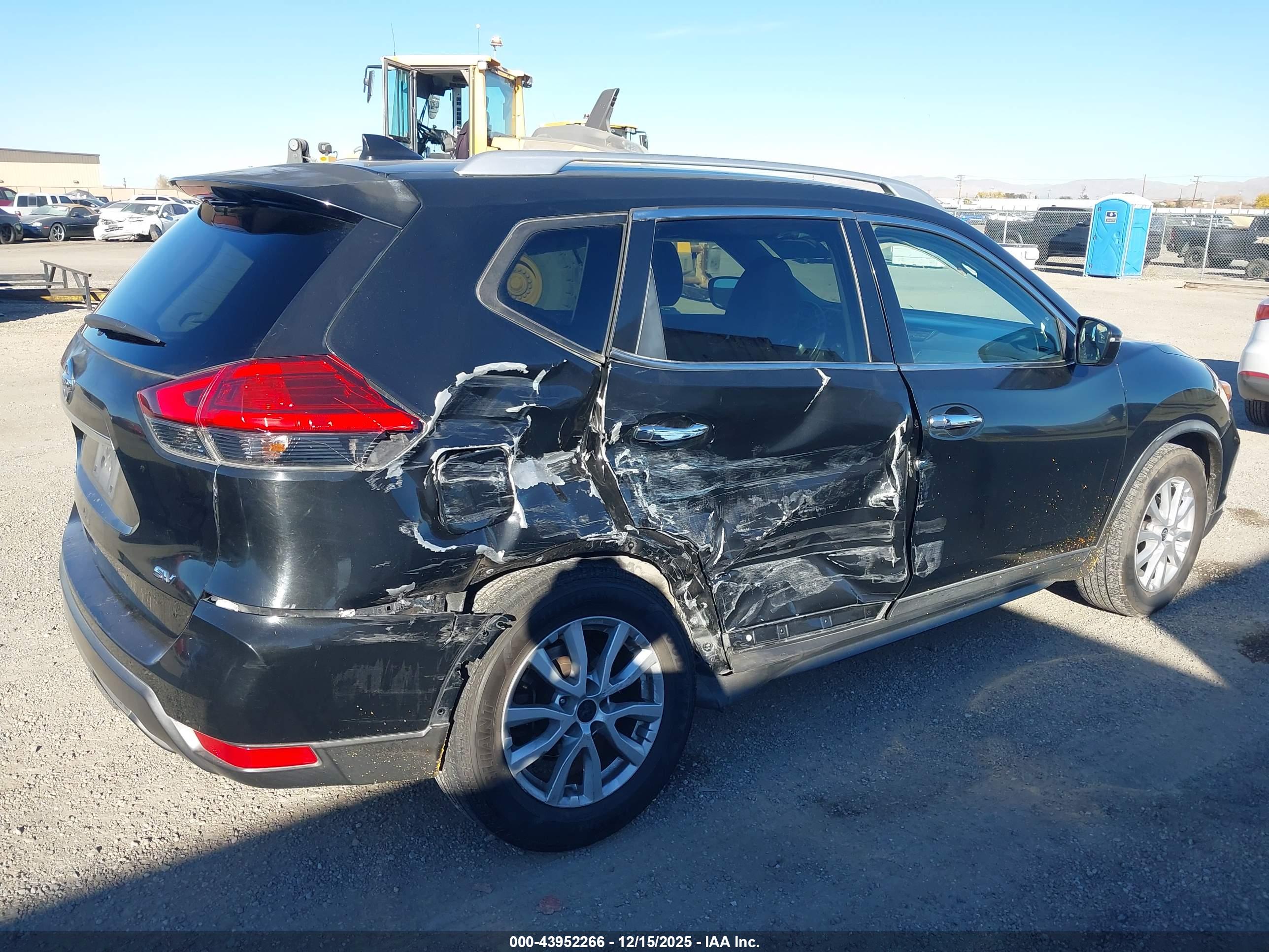 NISSAN ROGUE image 4