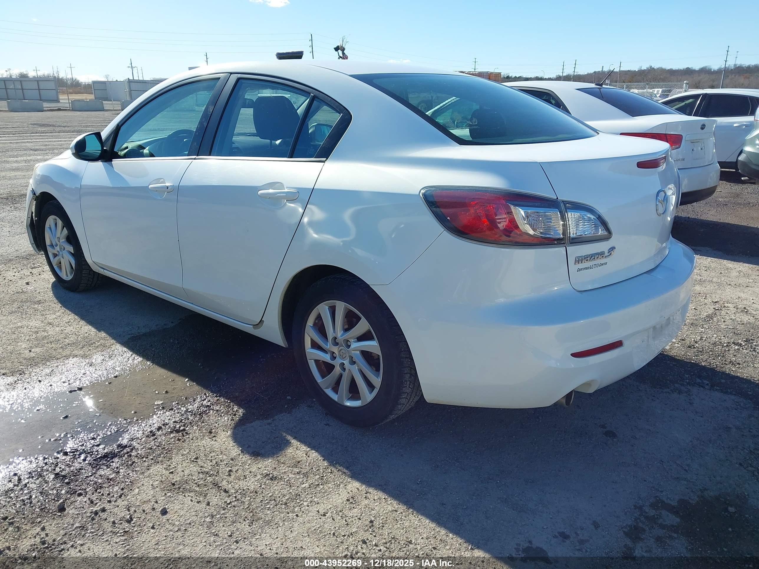 MAZDA MAZDA3 image 3