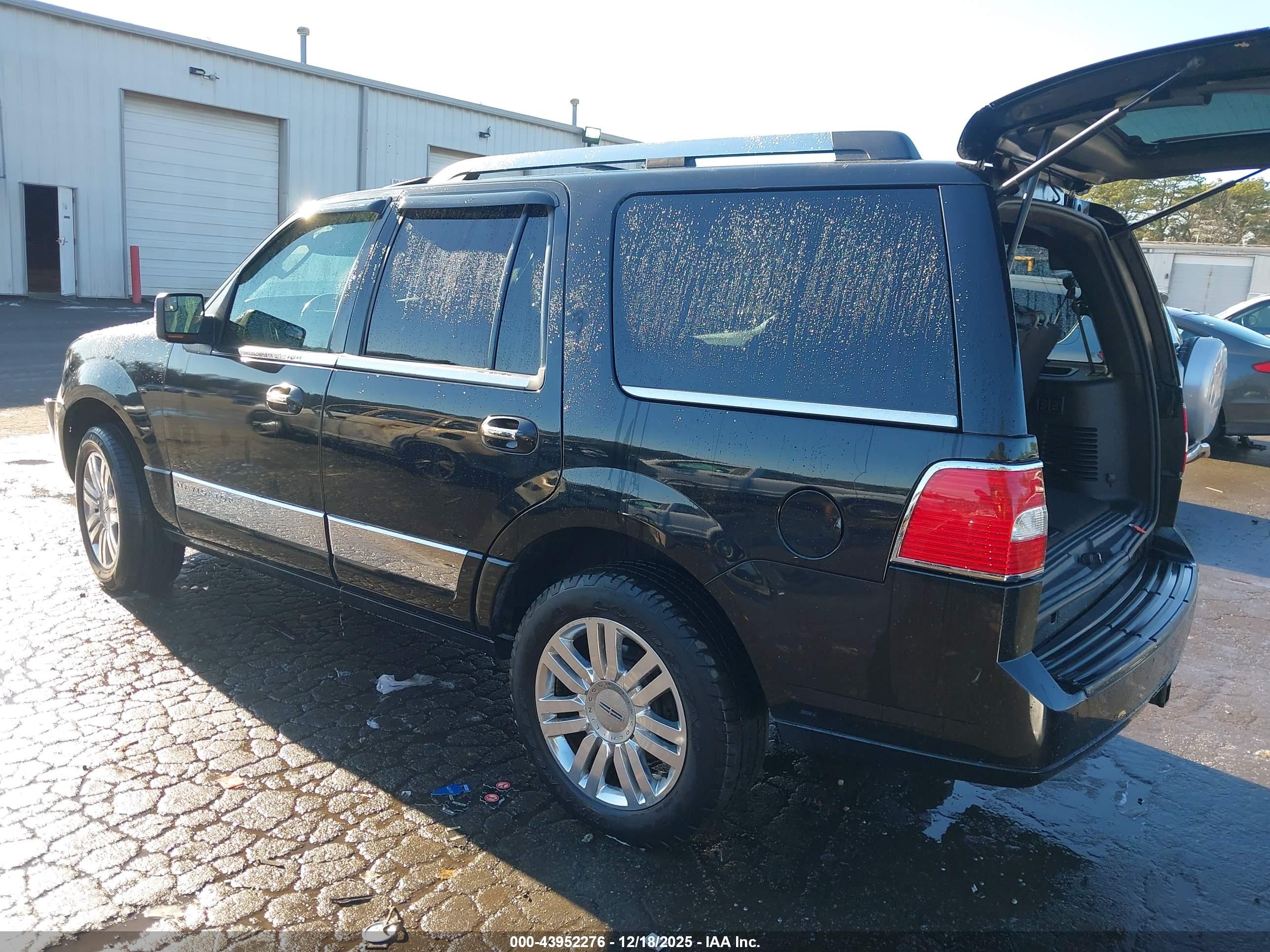 LINCOLN NAVIGATOR image 3