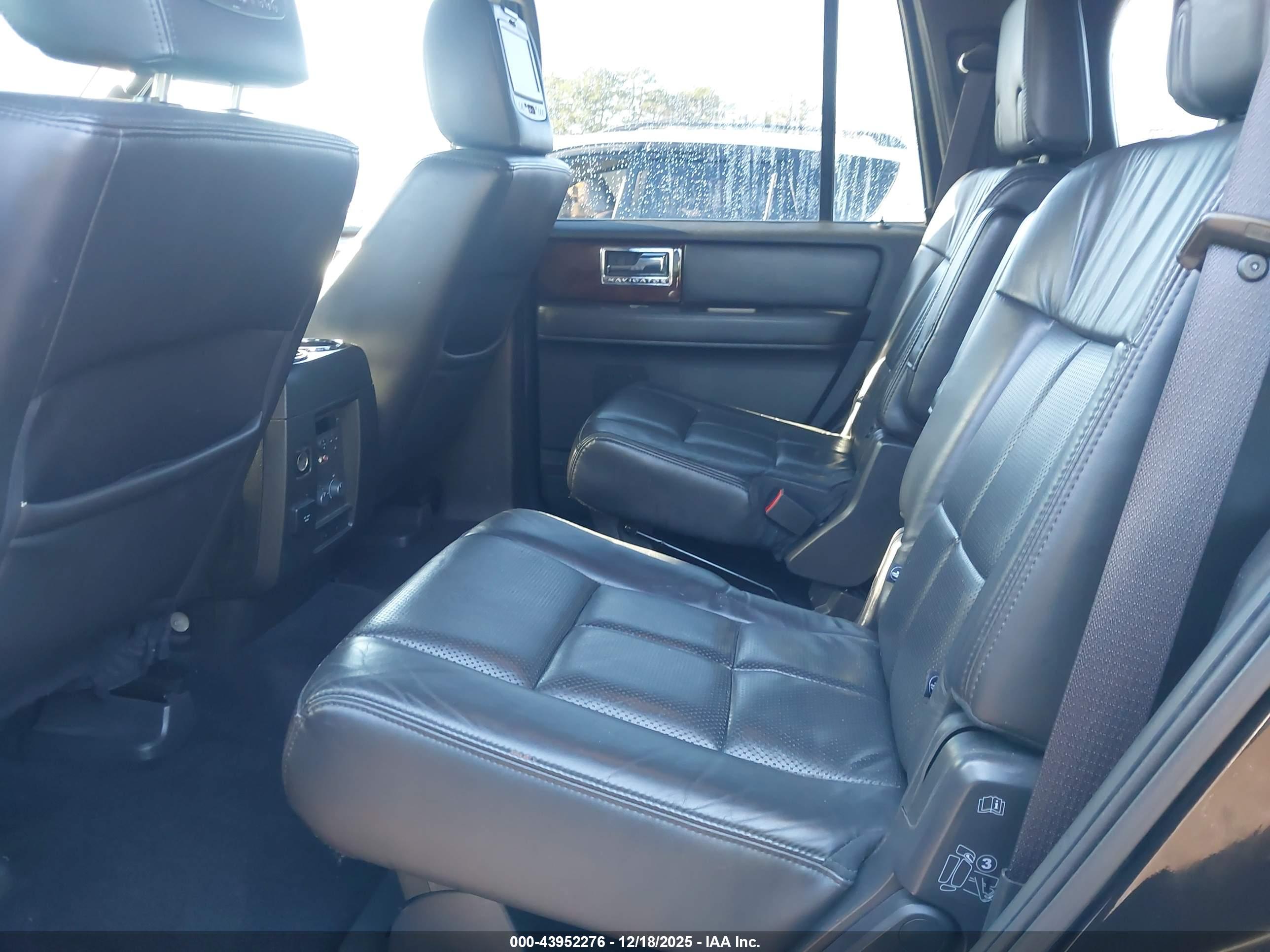 LINCOLN NAVIGATOR image 8