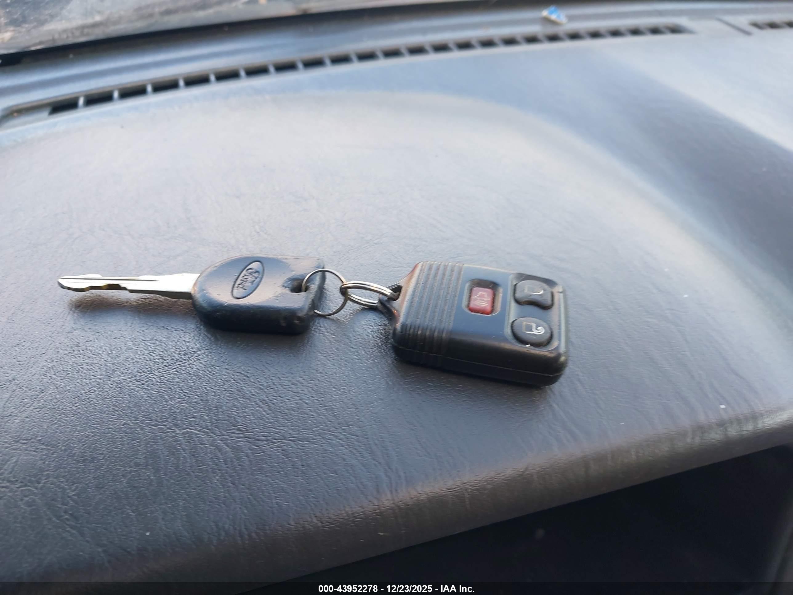 FORD ESCAPE image 11