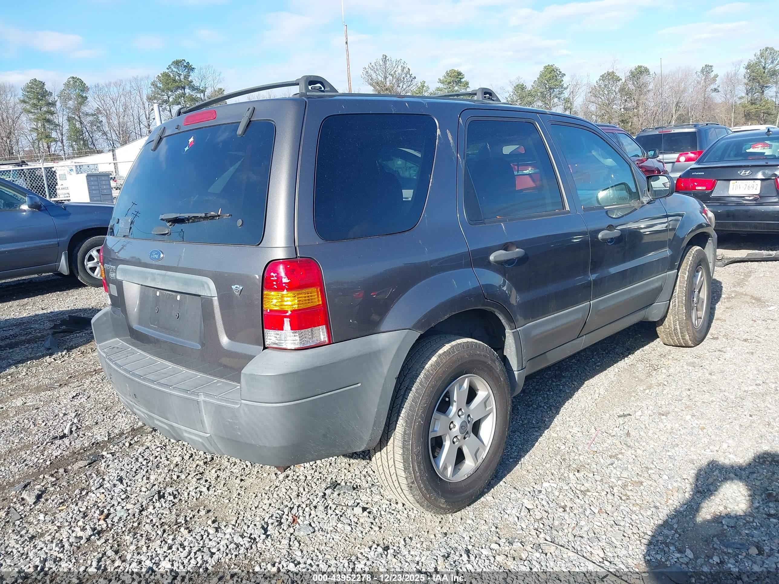 FORD ESCAPE image 4