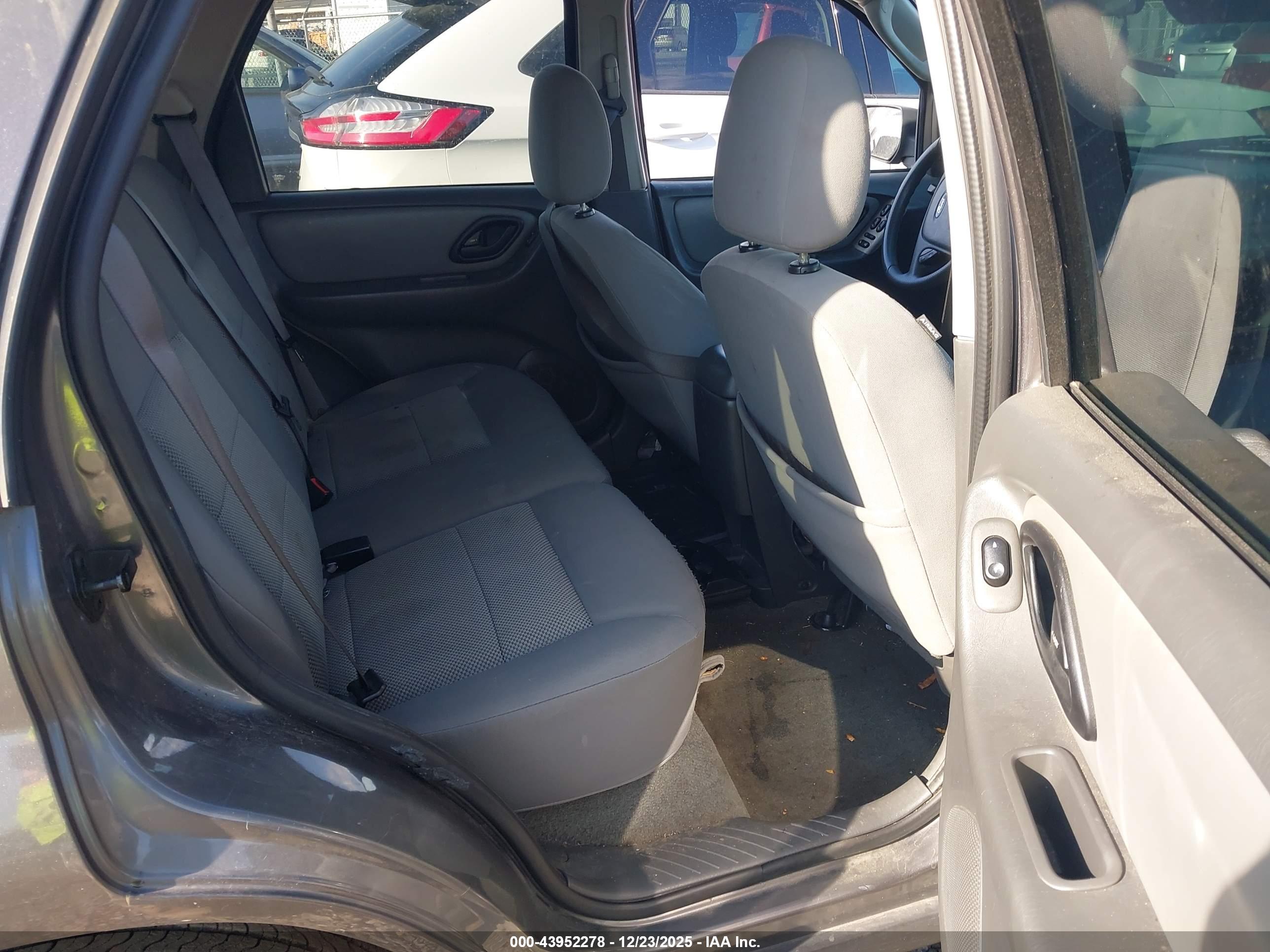 FORD ESCAPE image 8