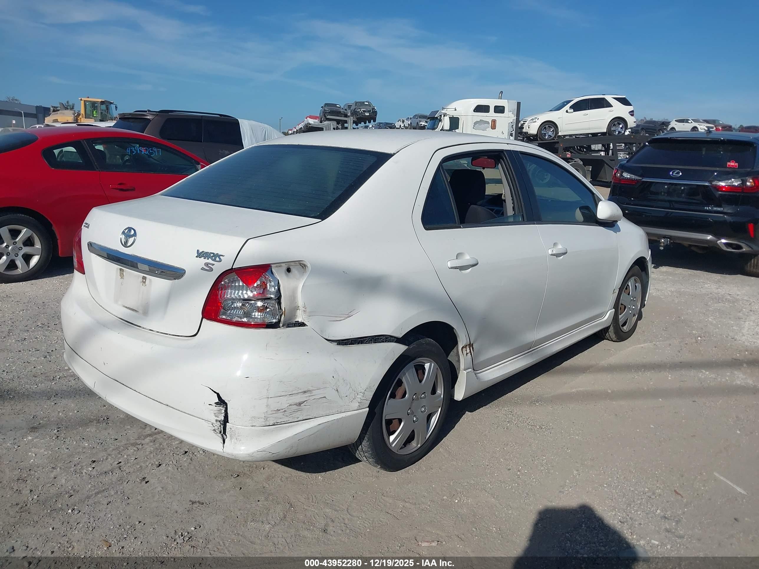 TOYOTA YARIS image 4