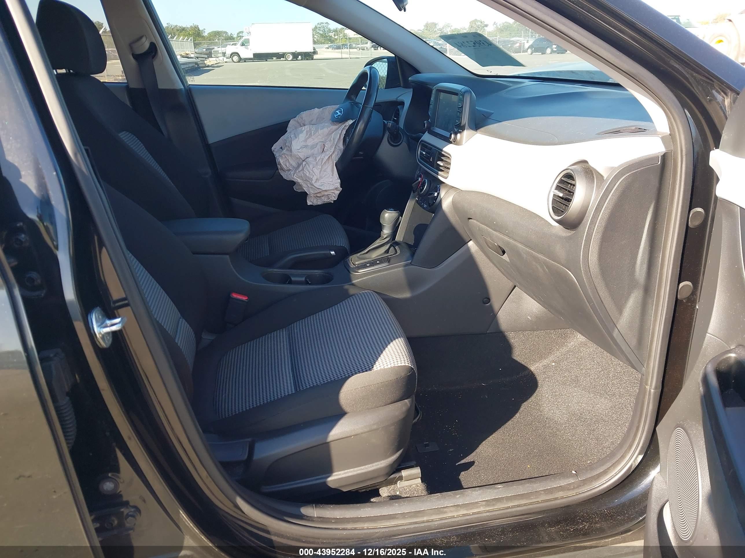 HYUNDAI KONA image 5