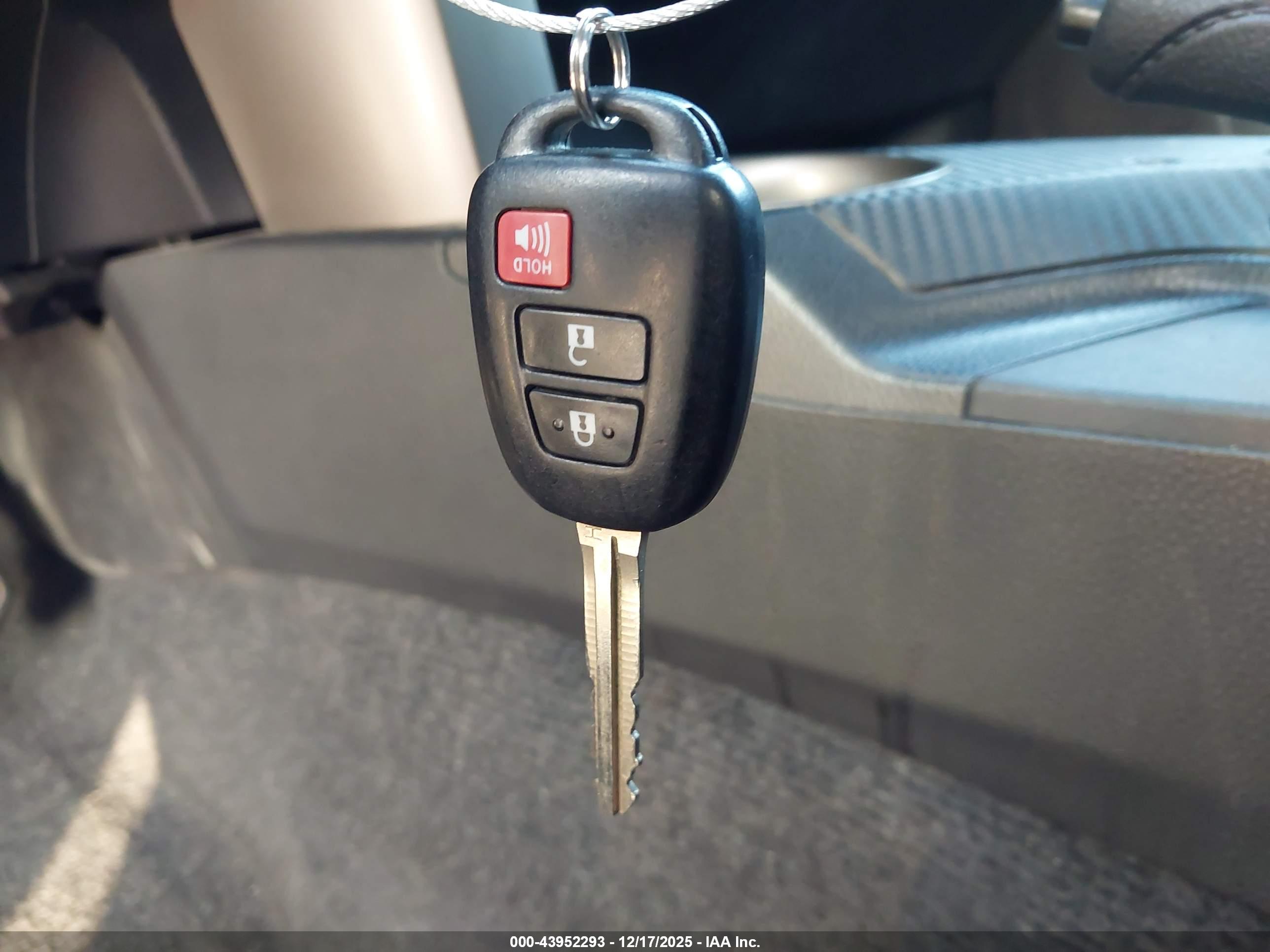 TOYOTA RAV4 image 11