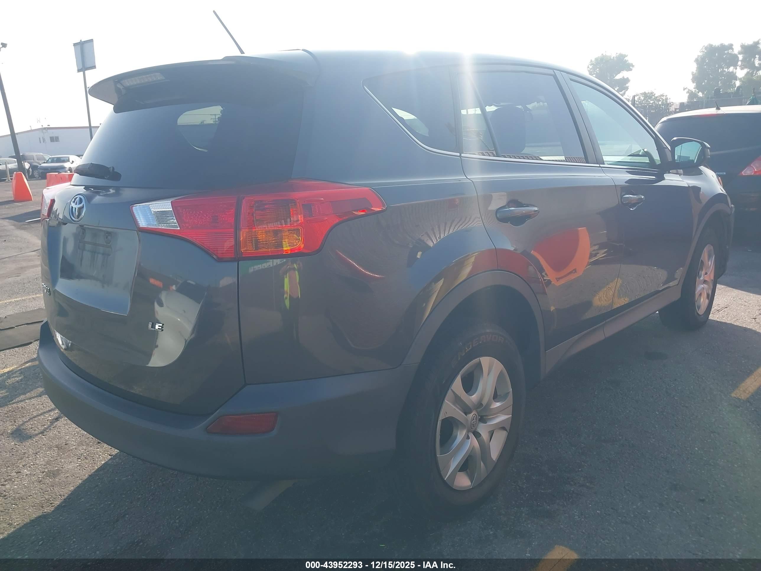 TOYOTA RAV4 image 4