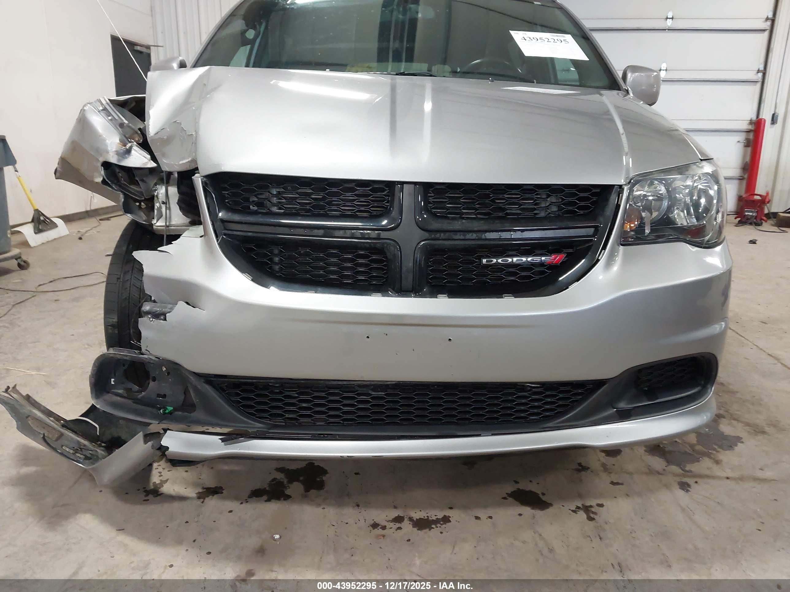 DODGE GRAND image 6