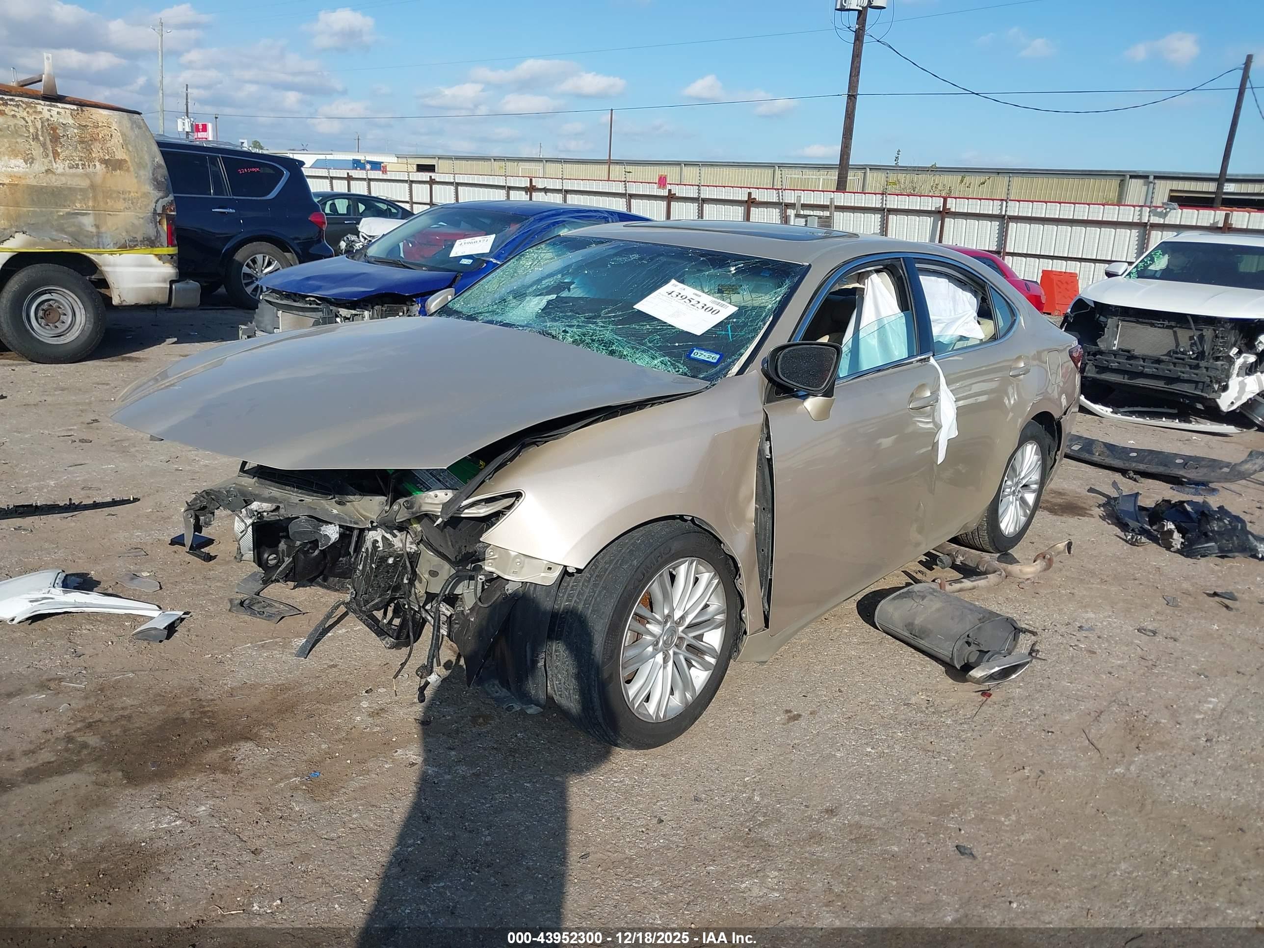 LEXUS ES image 2