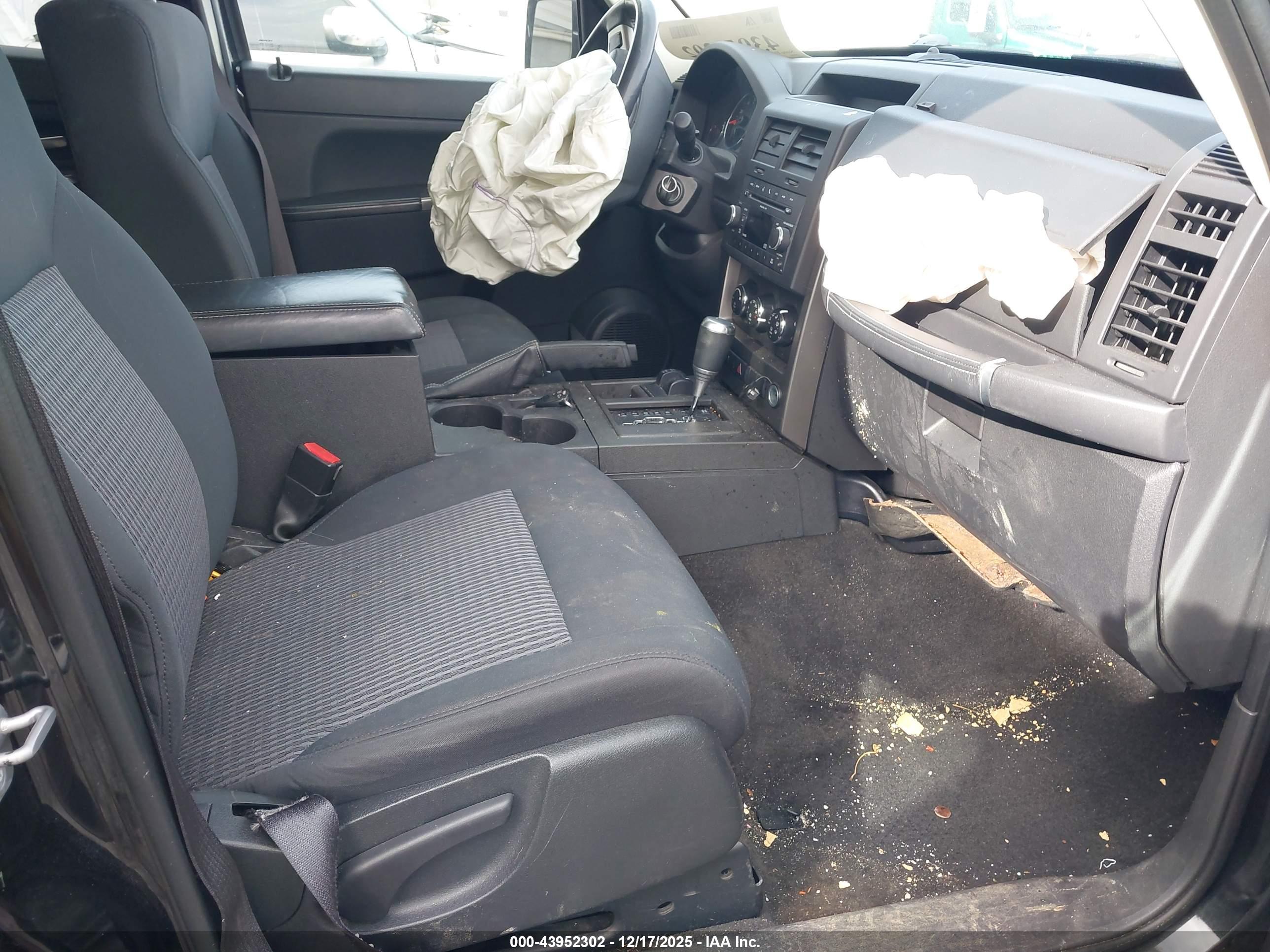 JEEP LIBERTY image 5