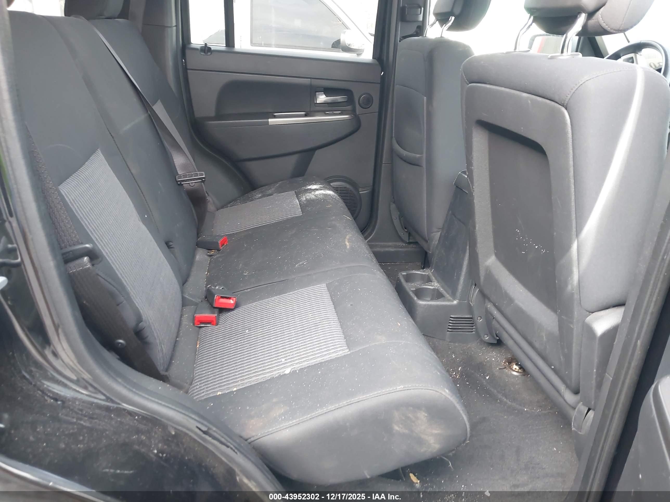 JEEP LIBERTY image 8