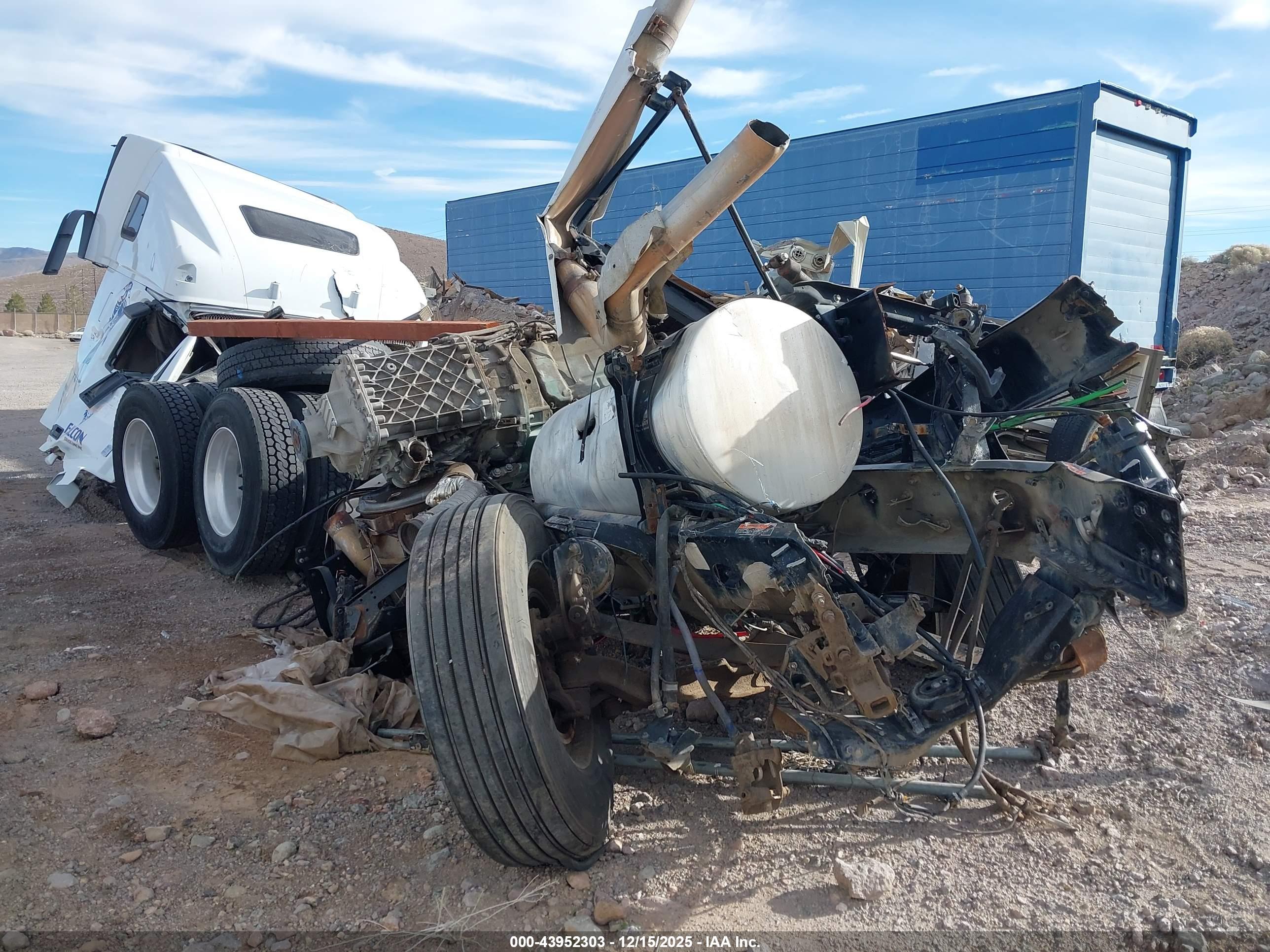 VOLVO VN image 3