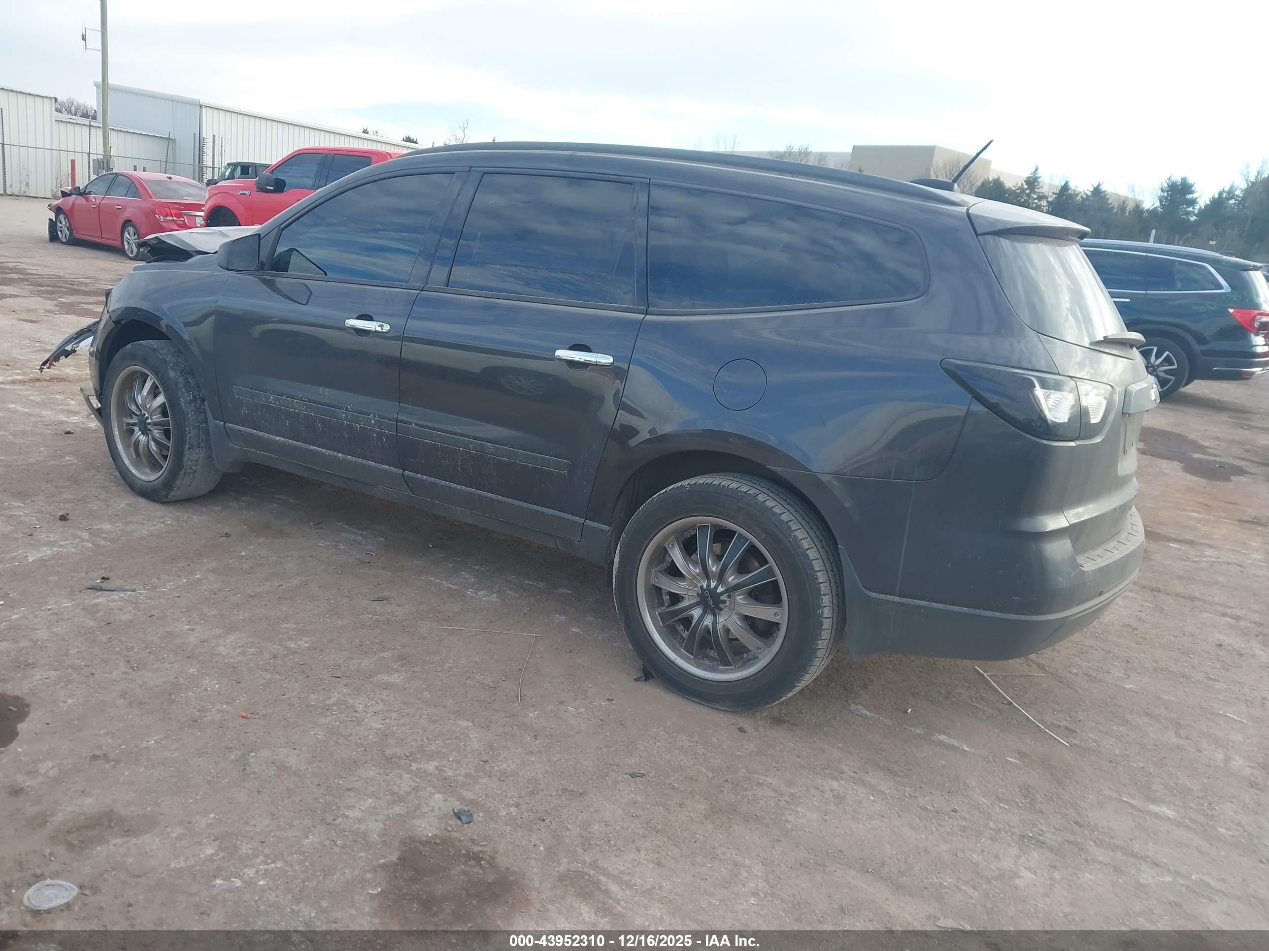 CHEVROLET TRAVERSE image 3