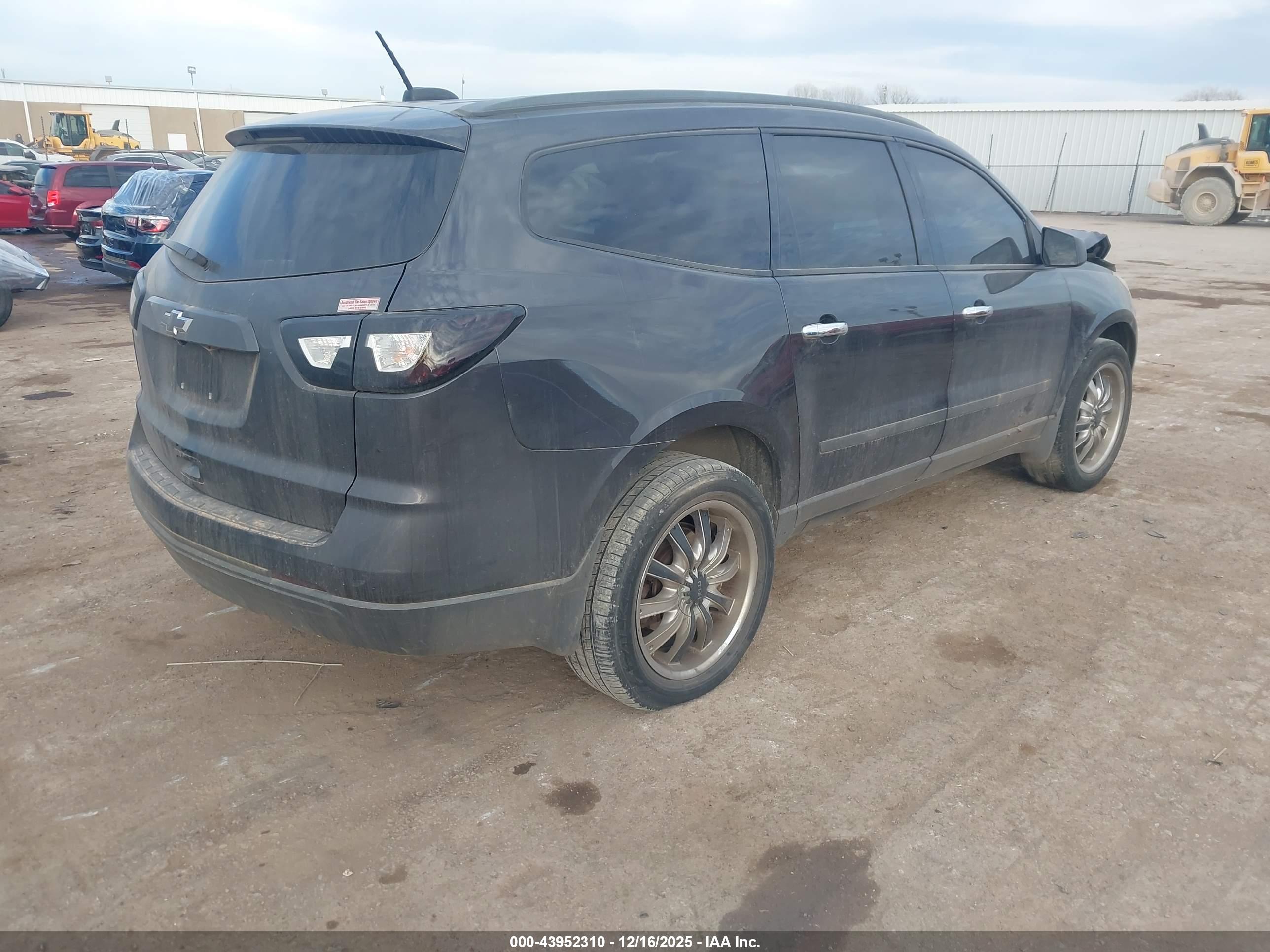 CHEVROLET TRAVERSE image 4