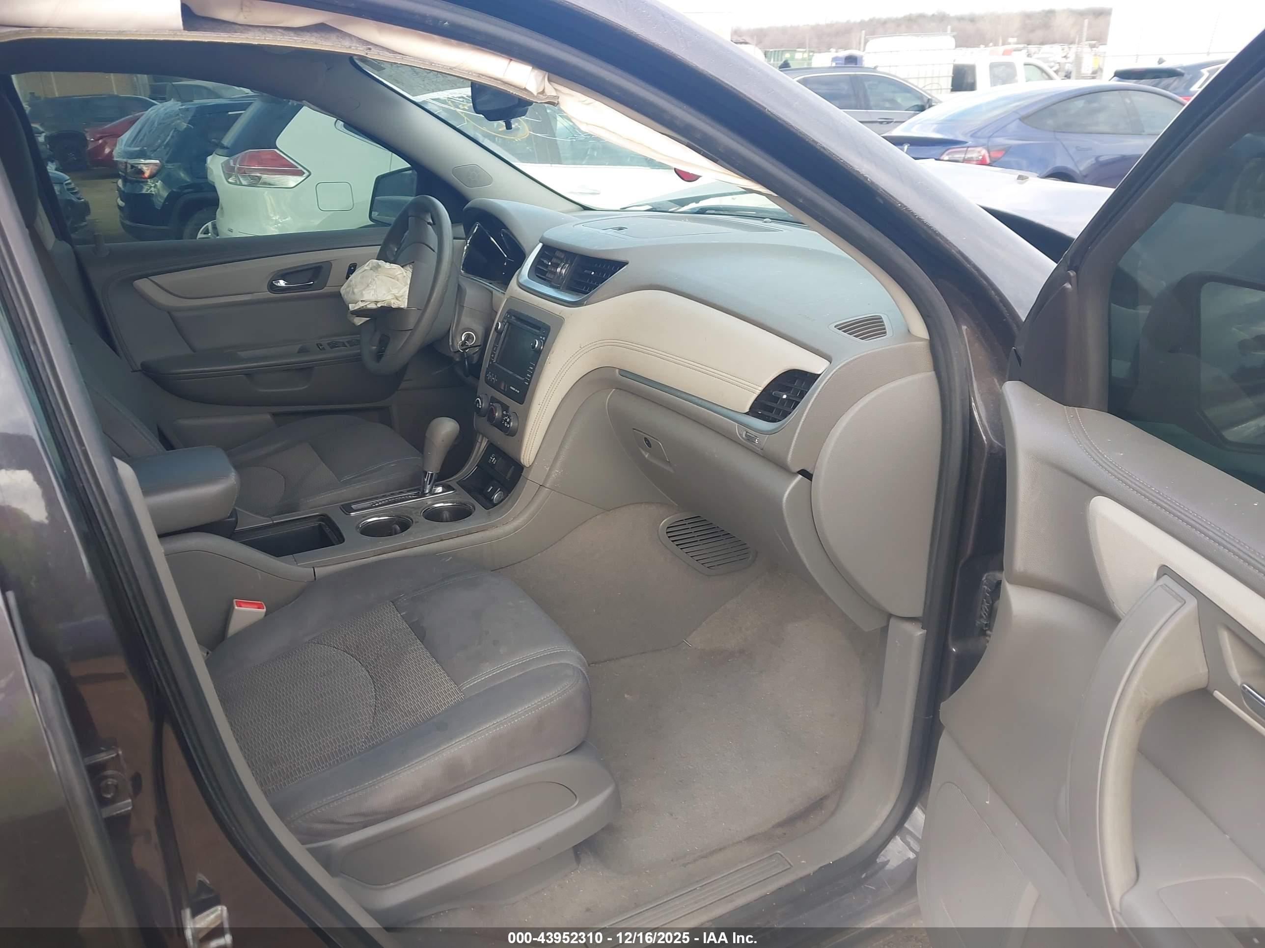 CHEVROLET TRAVERSE image 5
