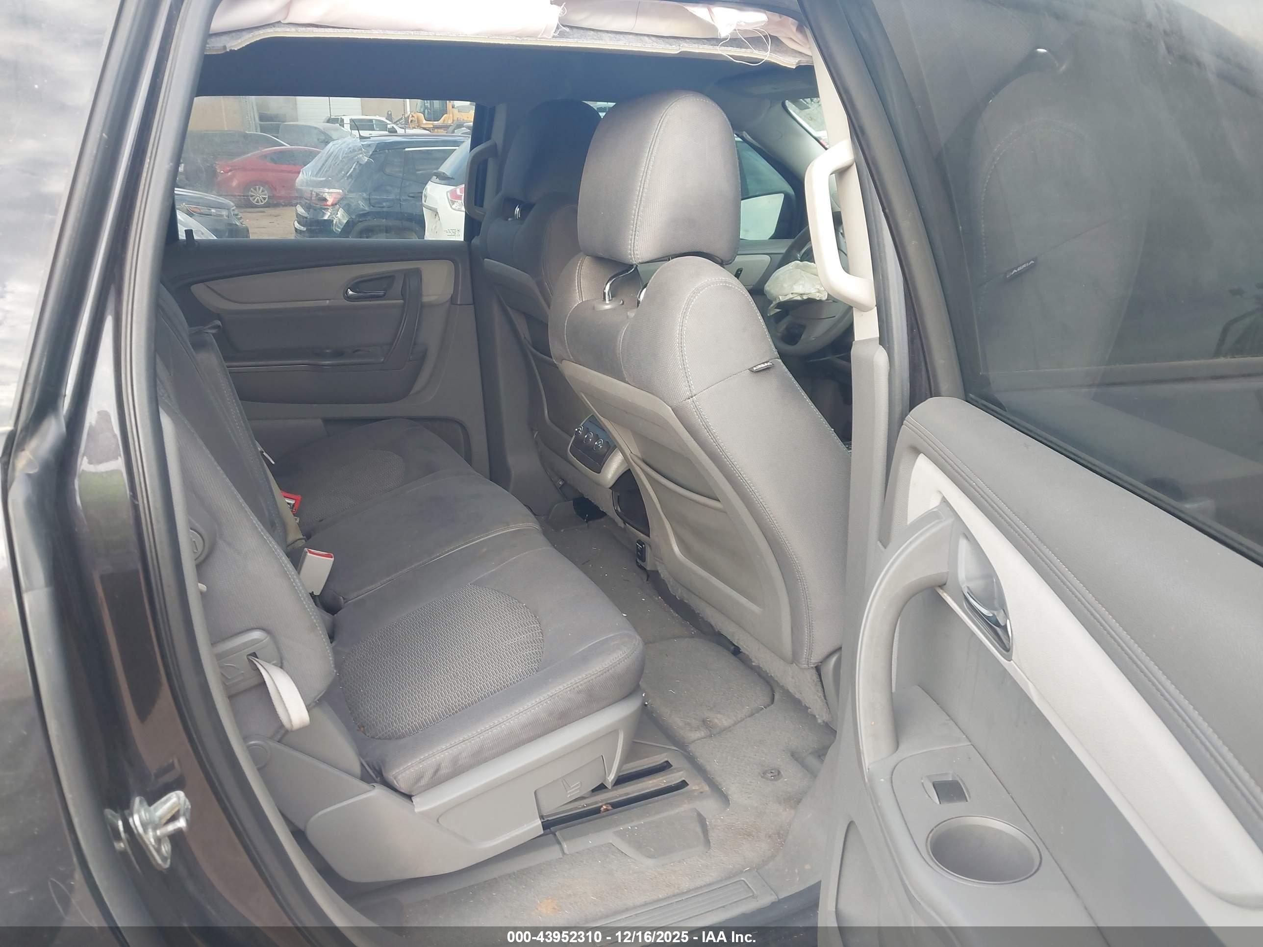 CHEVROLET TRAVERSE image 8