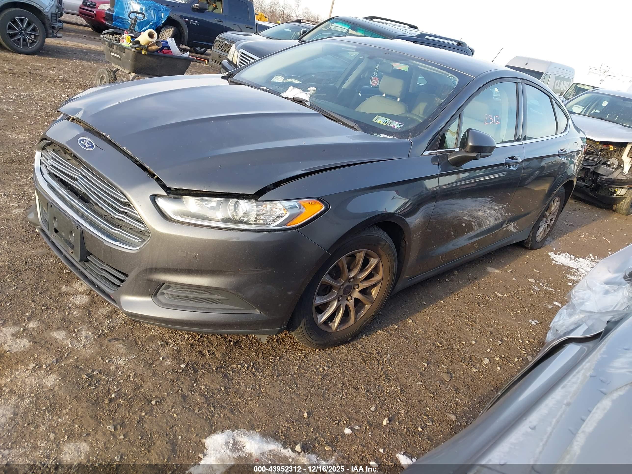 FORD FUSION image 2