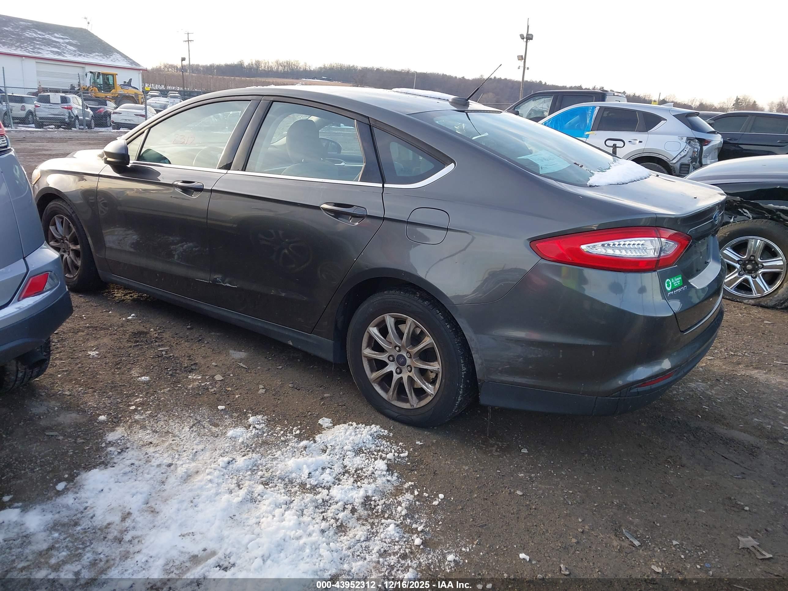 FORD FUSION image 3
