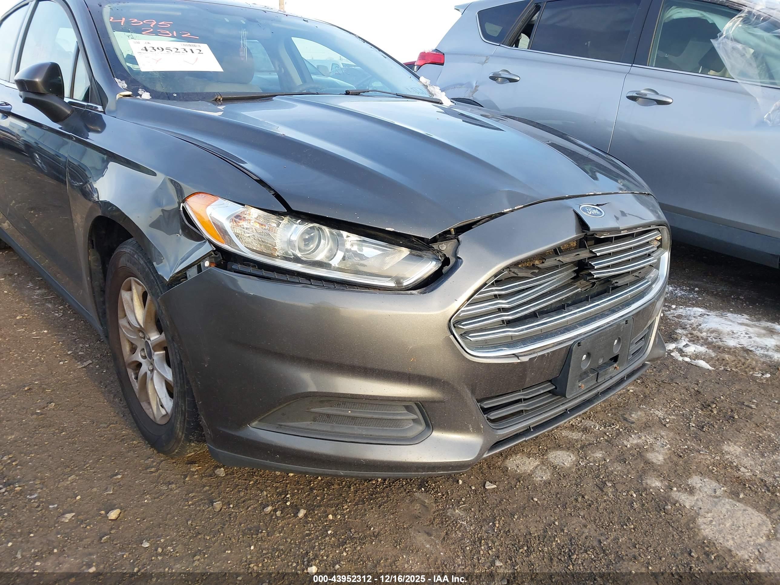 FORD FUSION image 6