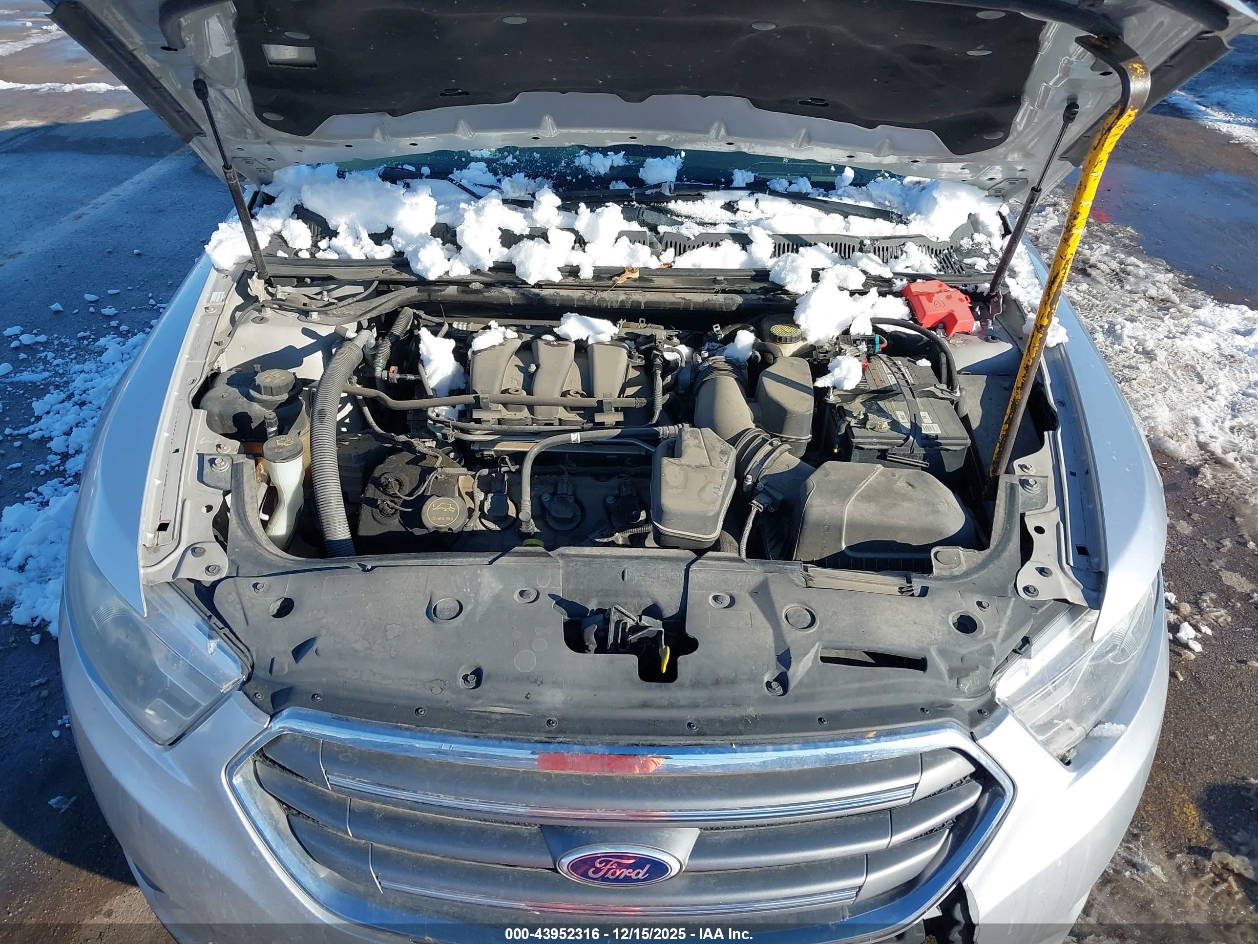 FORD TAURUS image 10