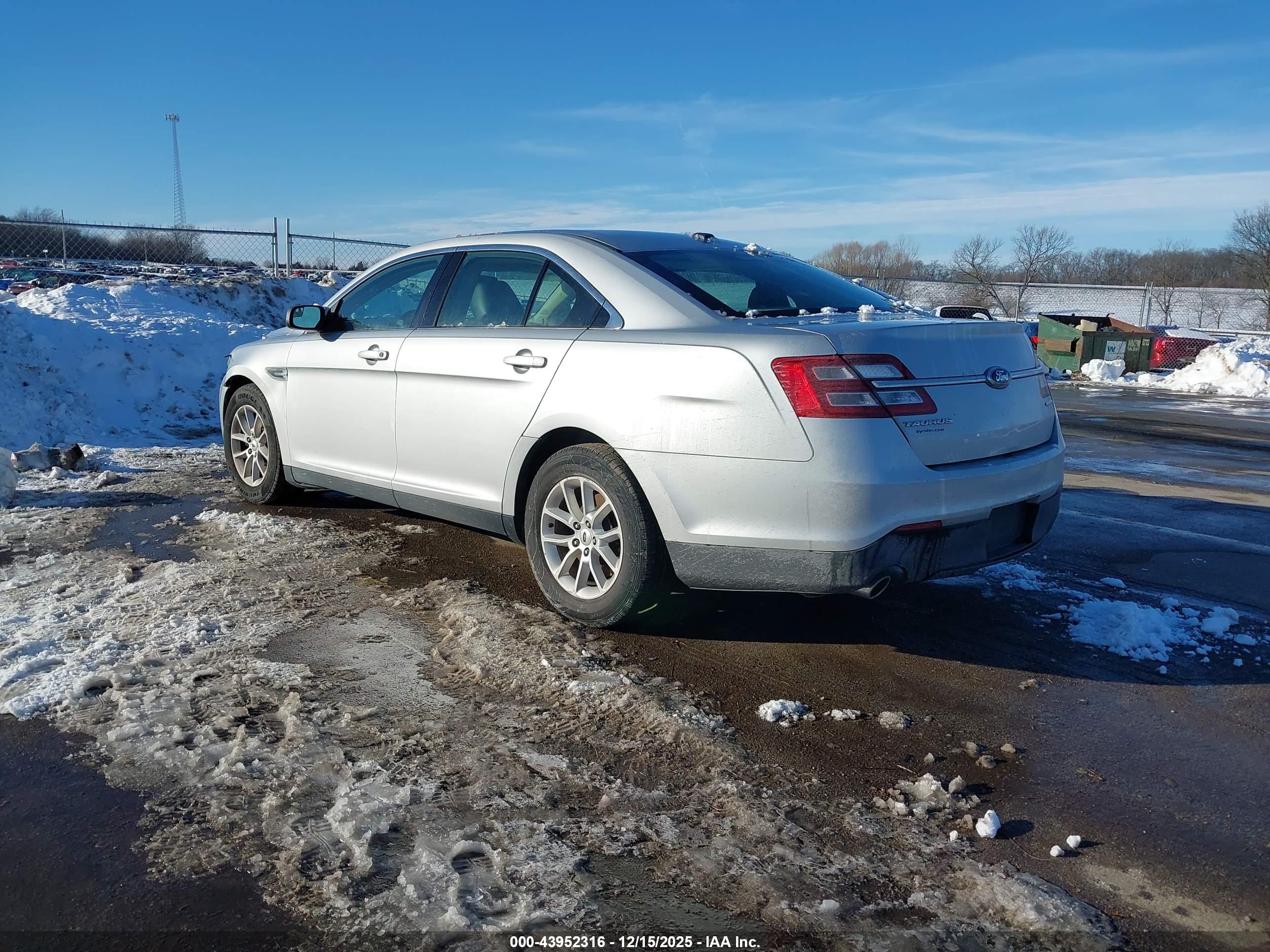FORD TAURUS image 3
