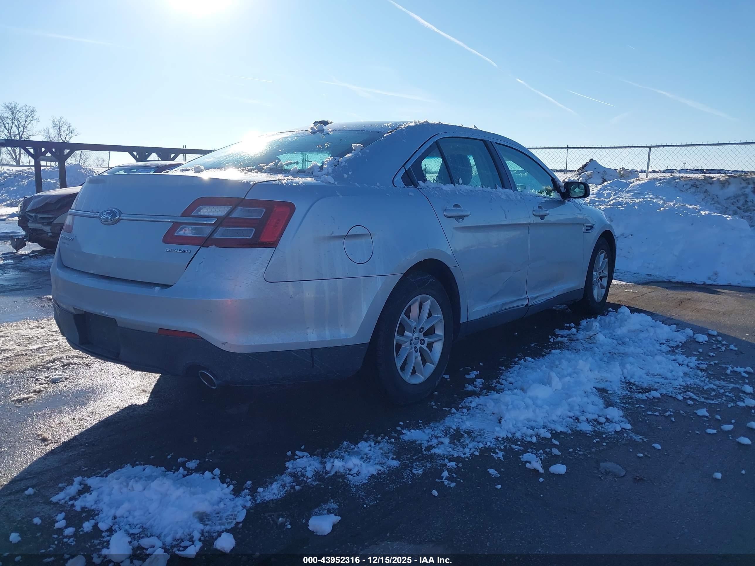 FORD TAURUS image 4