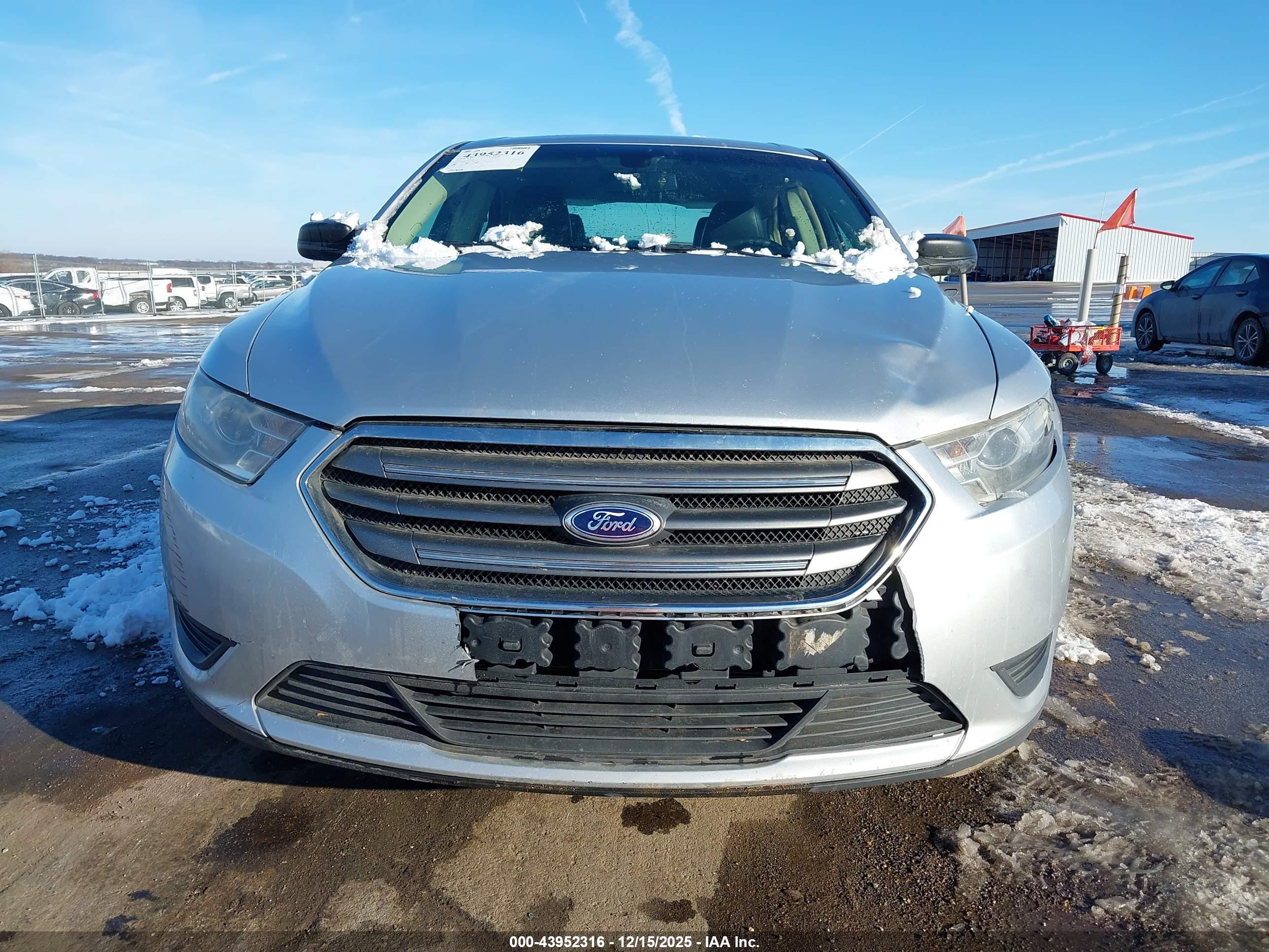 FORD TAURUS image 6