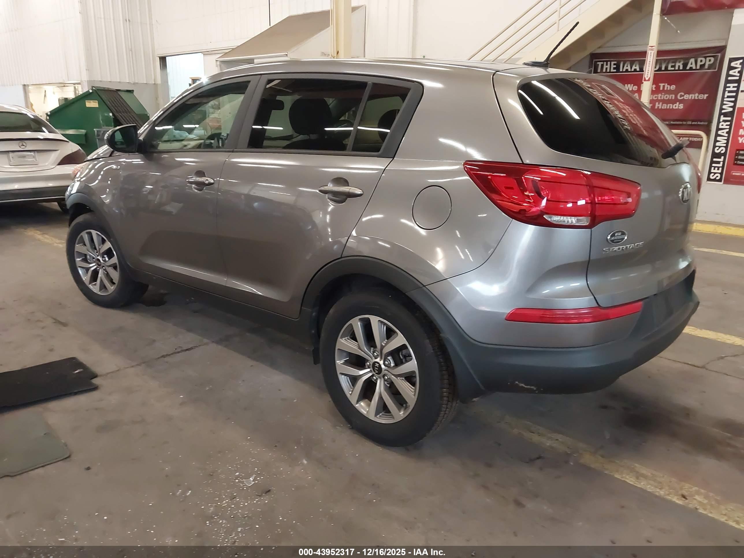 KIA SPORTAGE image 3