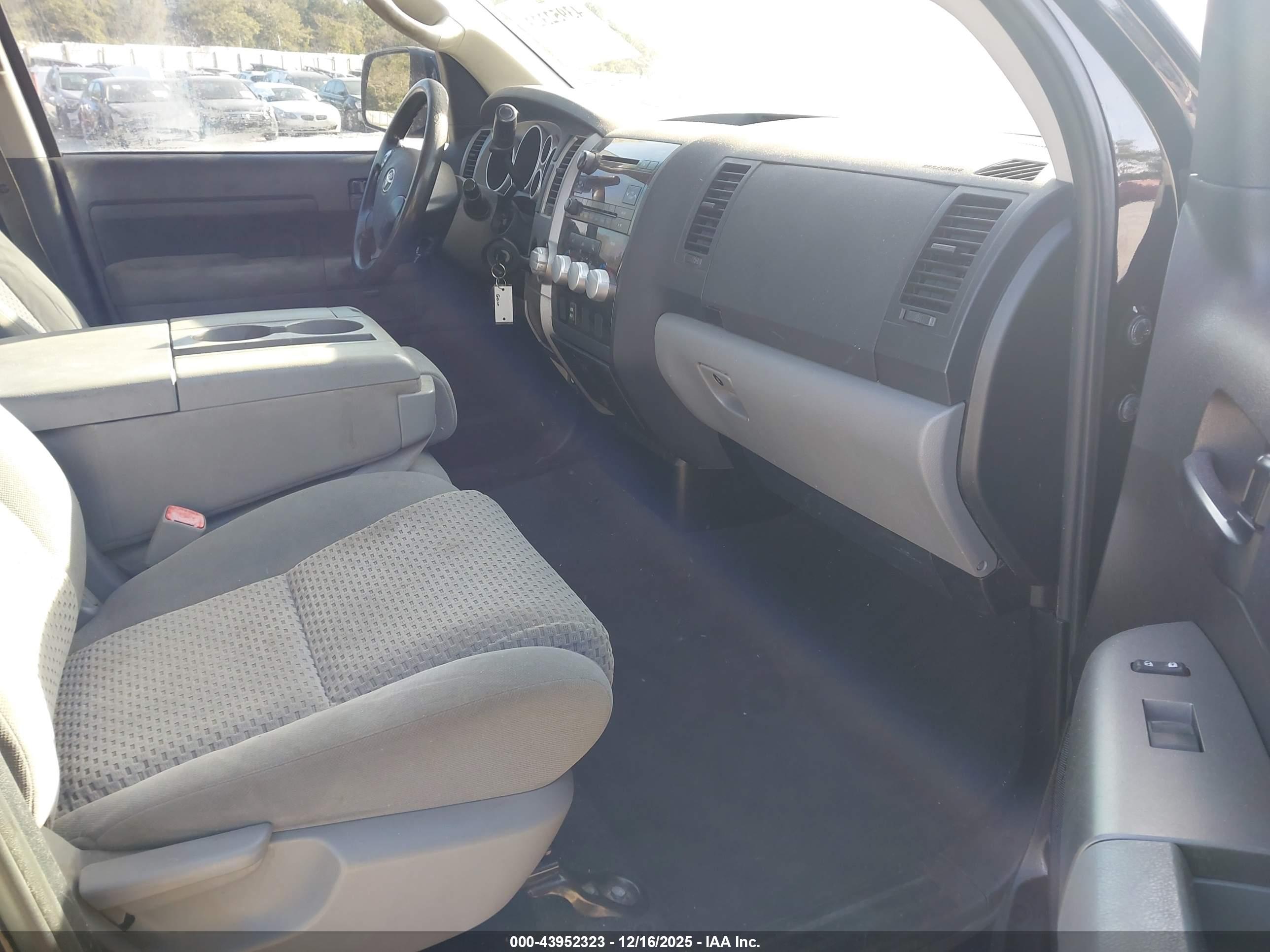 TOYOTA TUNDRA image 5