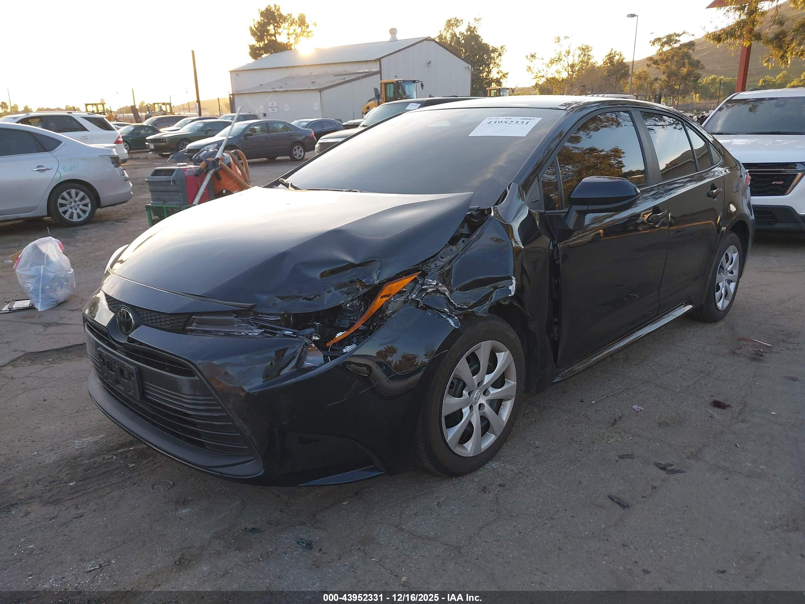 TOYOTA COROLLA image 2