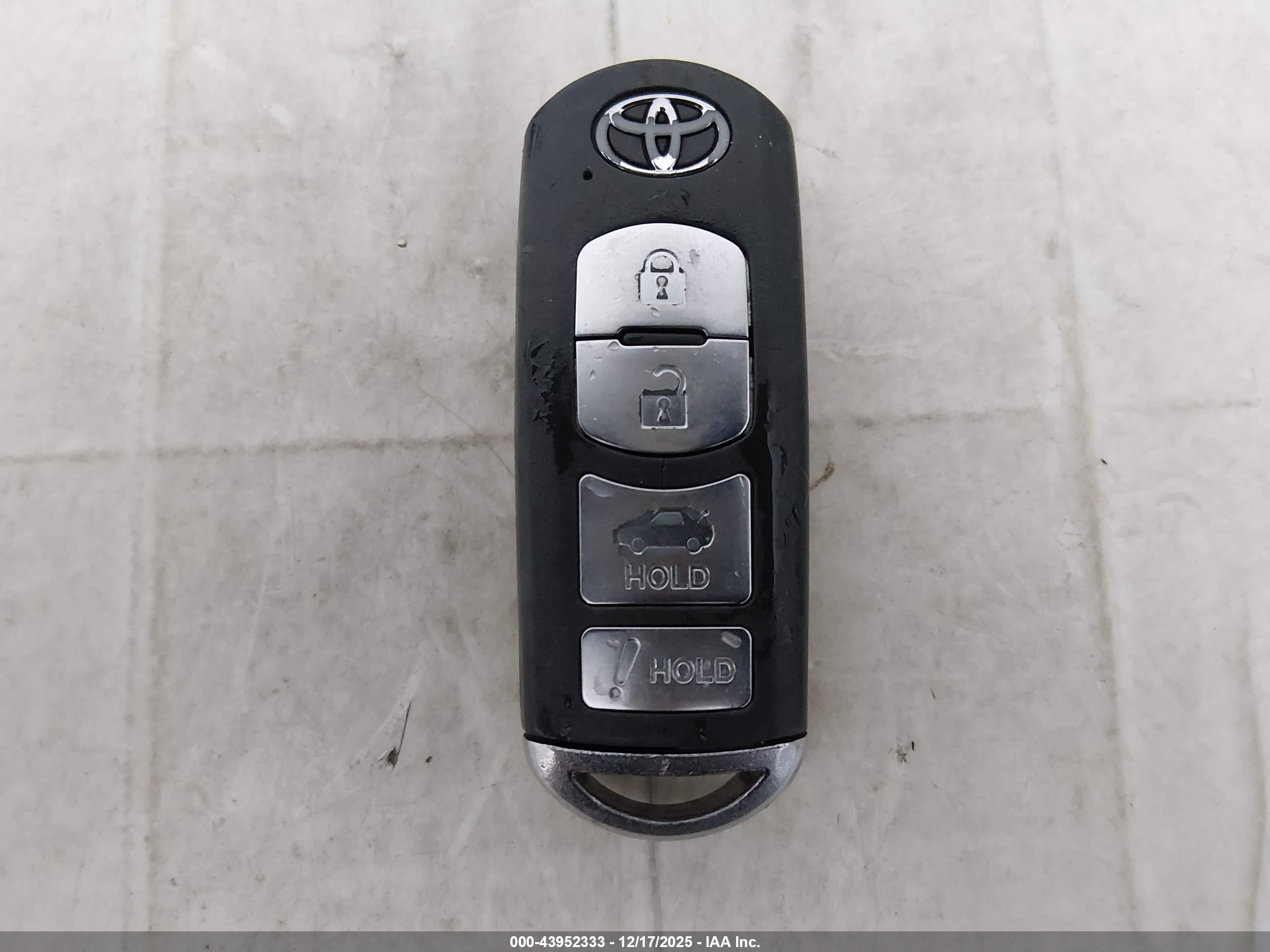 TOYOTA YARIS image 11