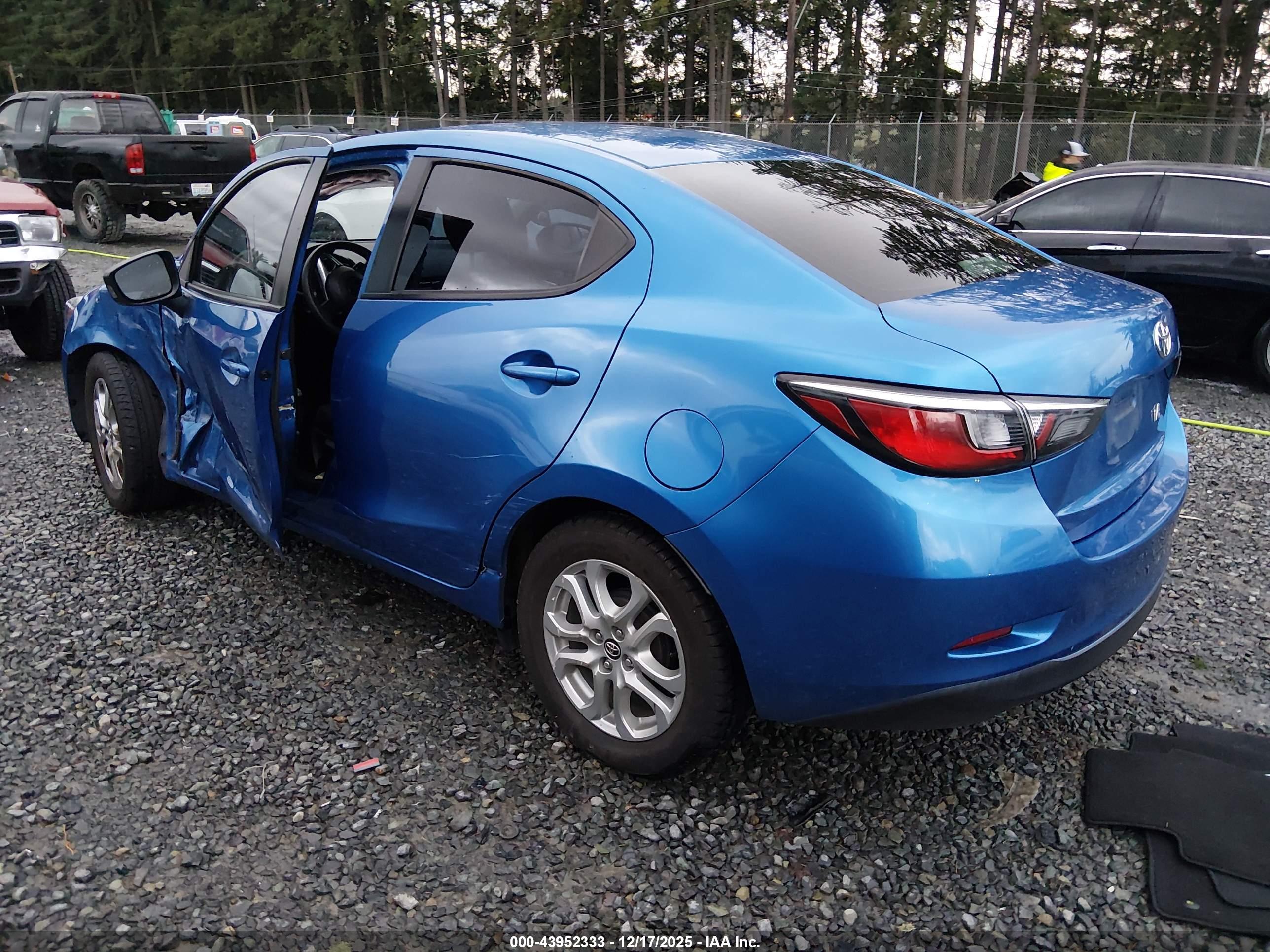 TOYOTA YARIS image 3