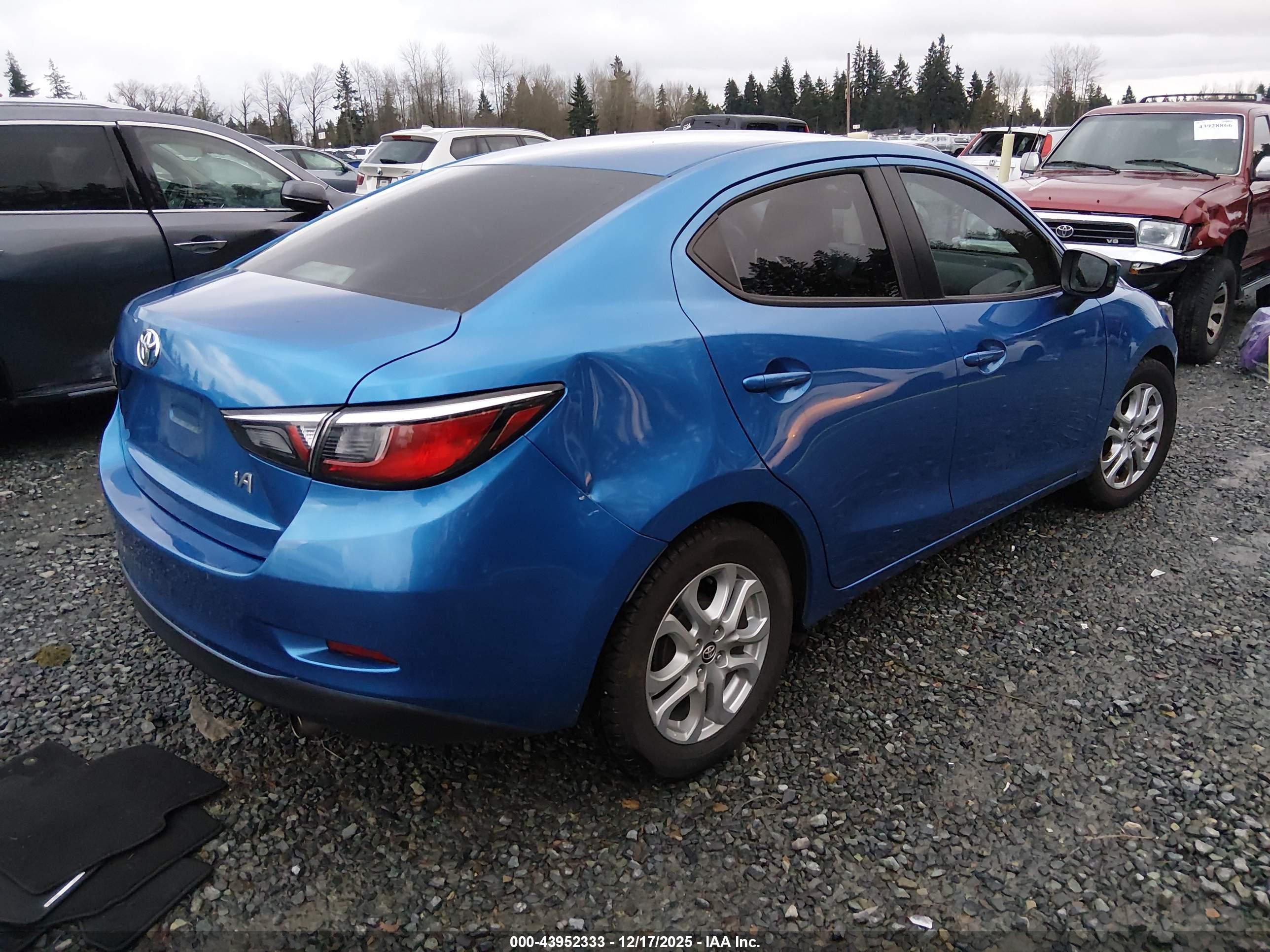 TOYOTA YARIS image 4