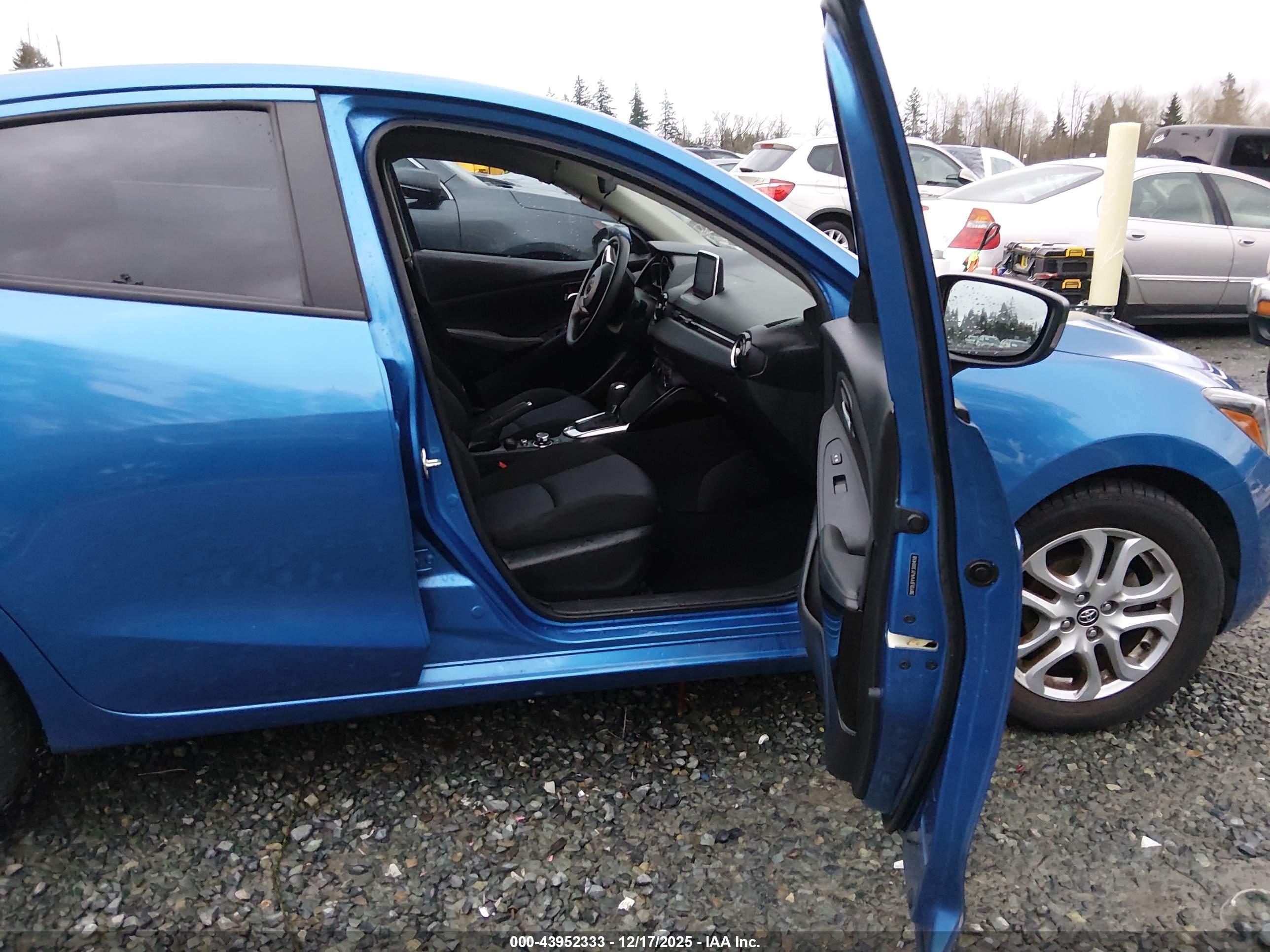 TOYOTA YARIS image 5